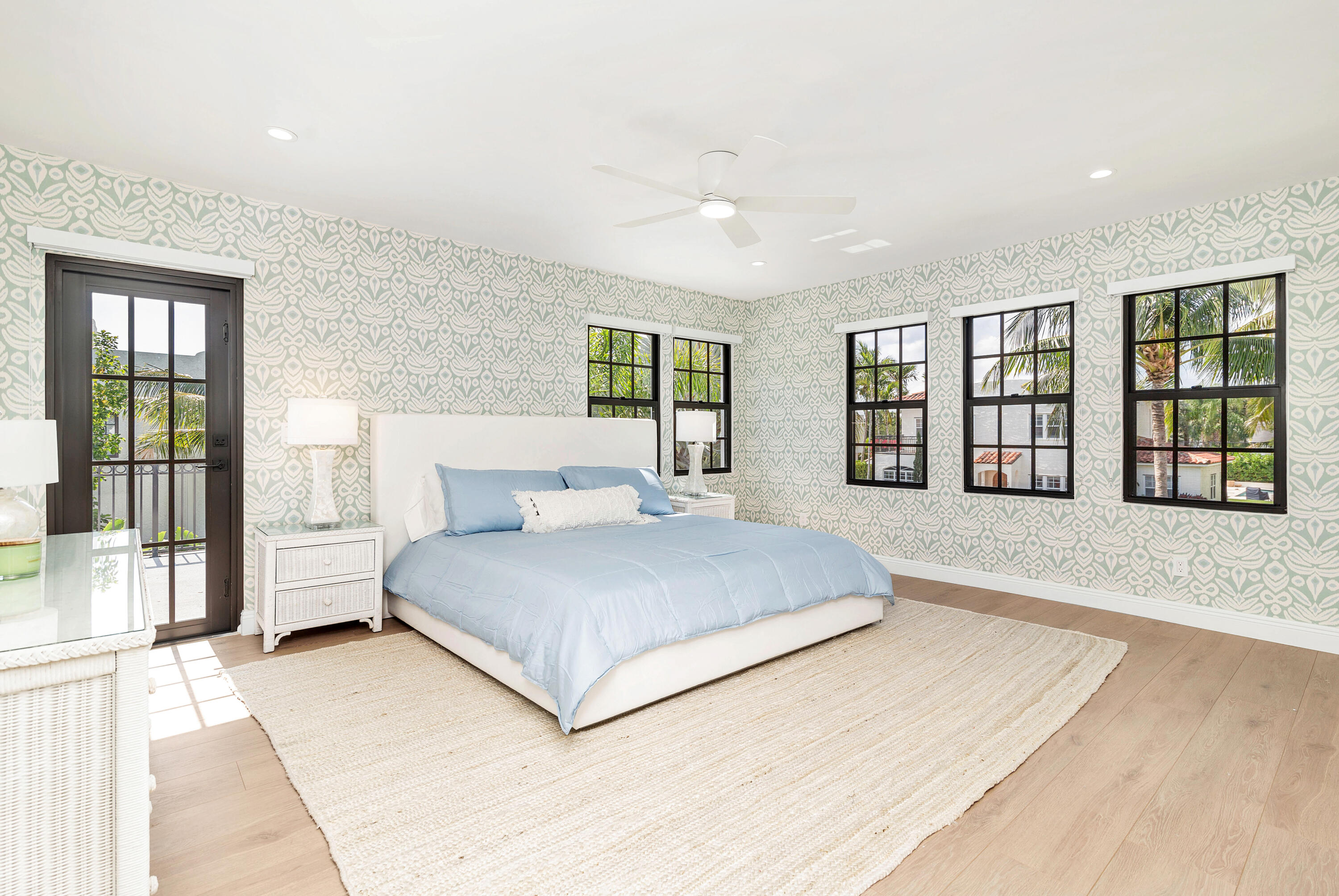237/225 Monroe Dr West Palm Beach, FL 33405