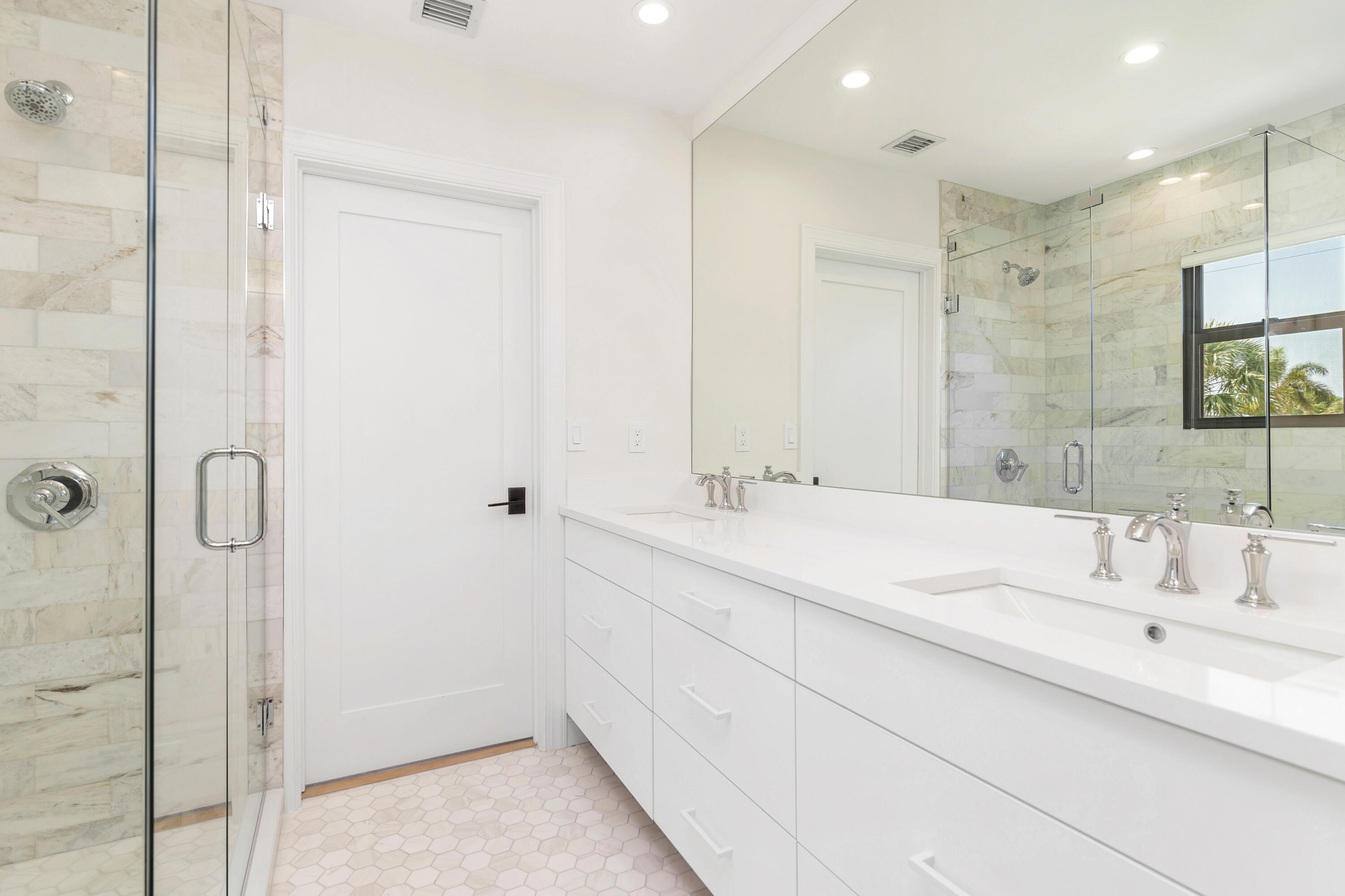 237/225 Monroe Dr West Palm Beach, FL 33405