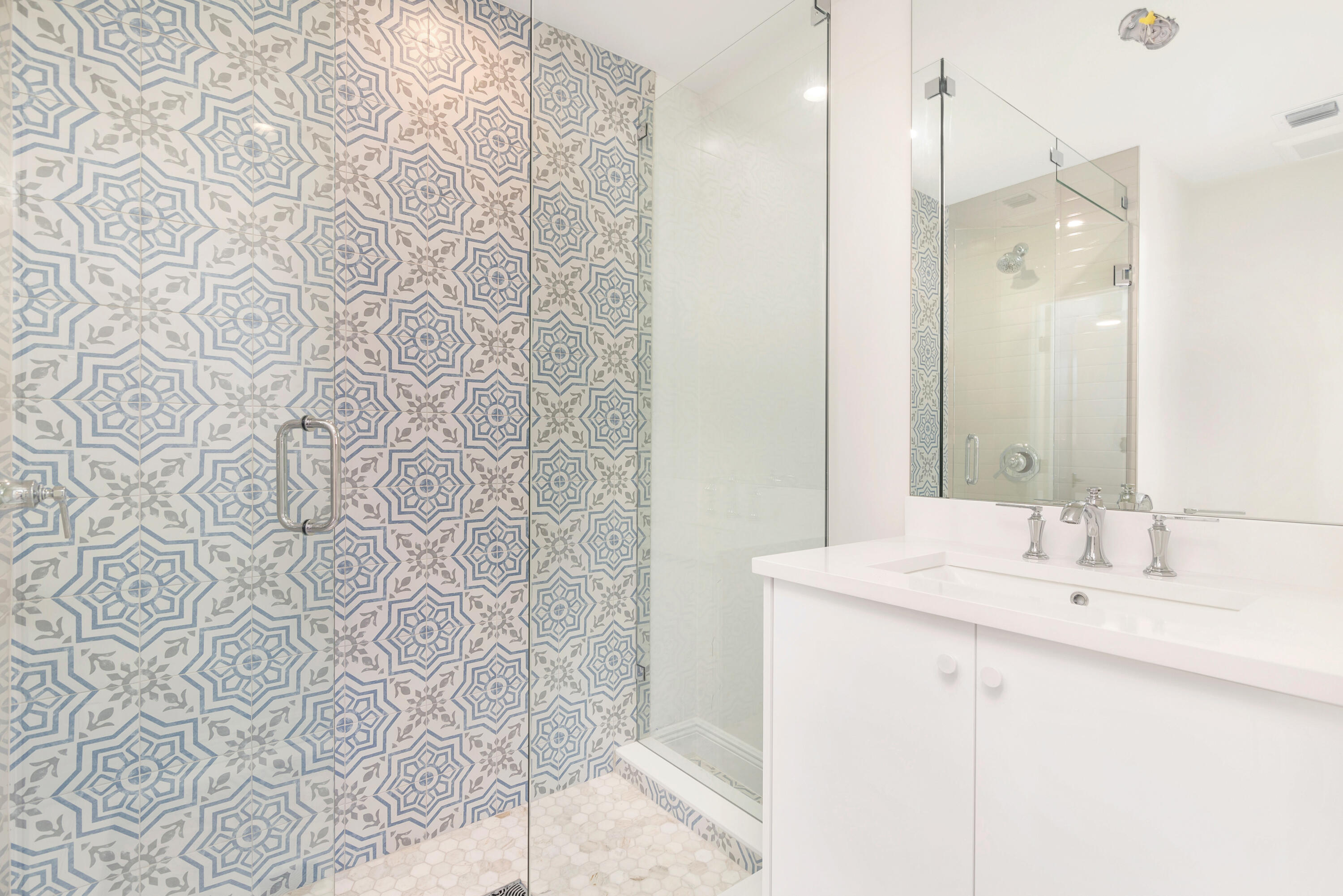 237/225 Monroe Dr West Palm Beach, FL 33405
