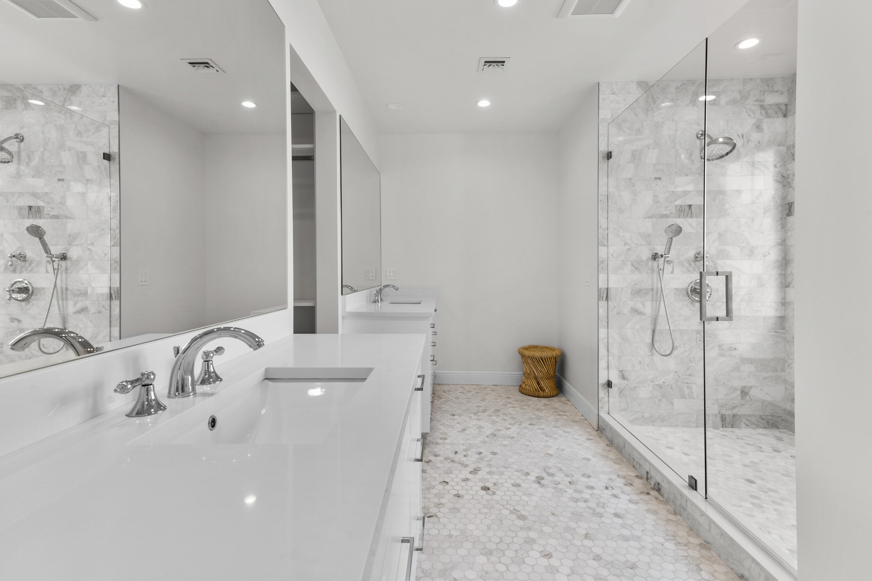 237/225 Monroe Dr West Palm Beach, FL 33405