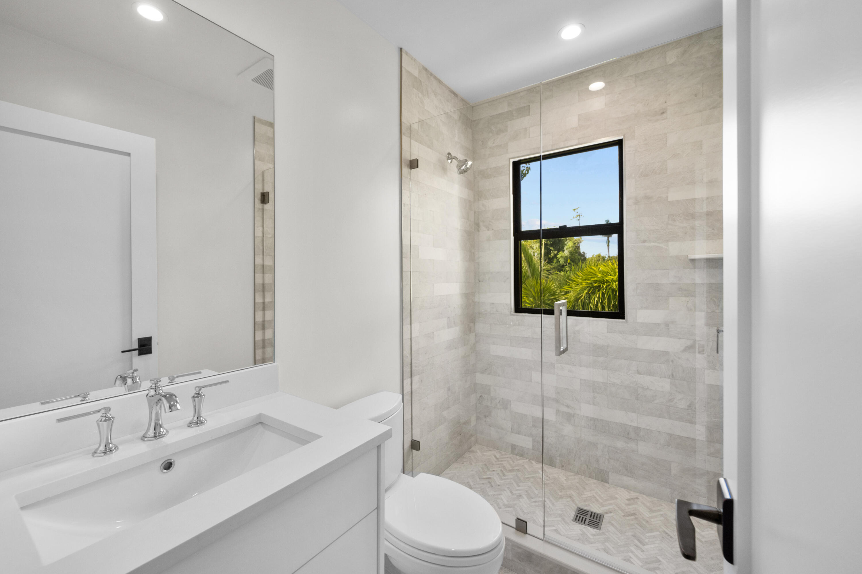 237/225 Monroe Dr West Palm Beach, FL 33405