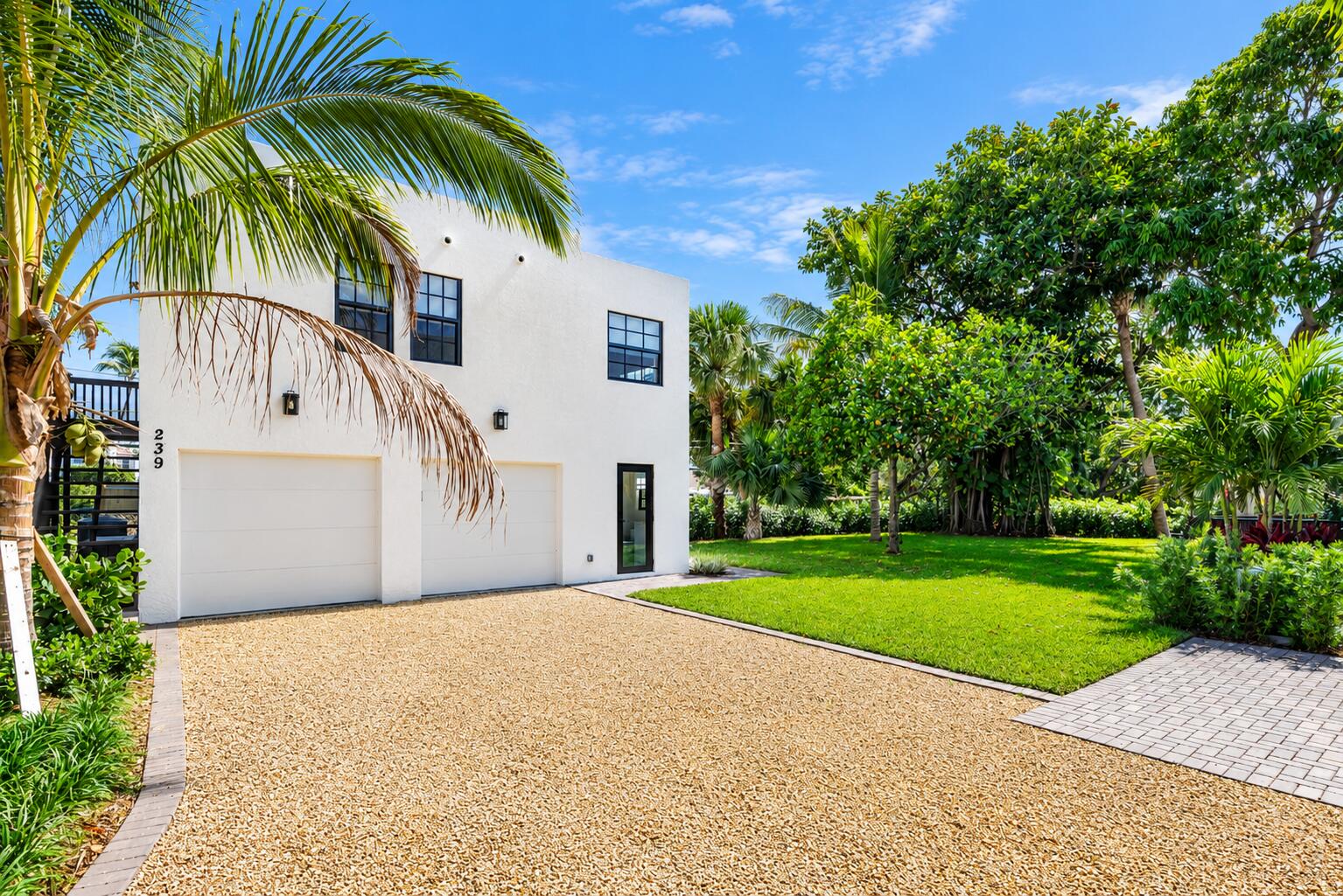 237/225 Monroe Dr West Palm Beach, FL 33405