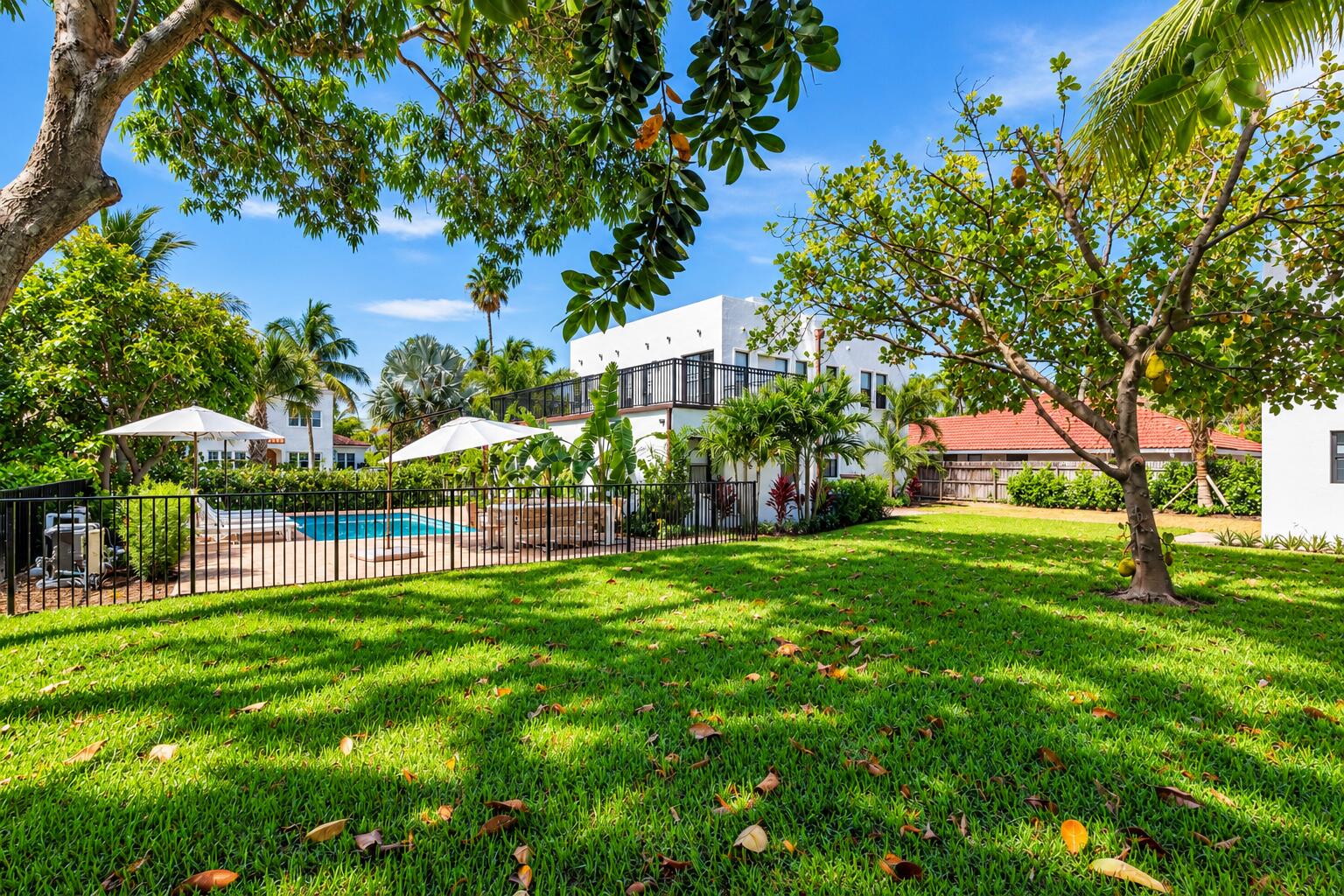 237/225 Monroe Dr West Palm Beach, FL 33405