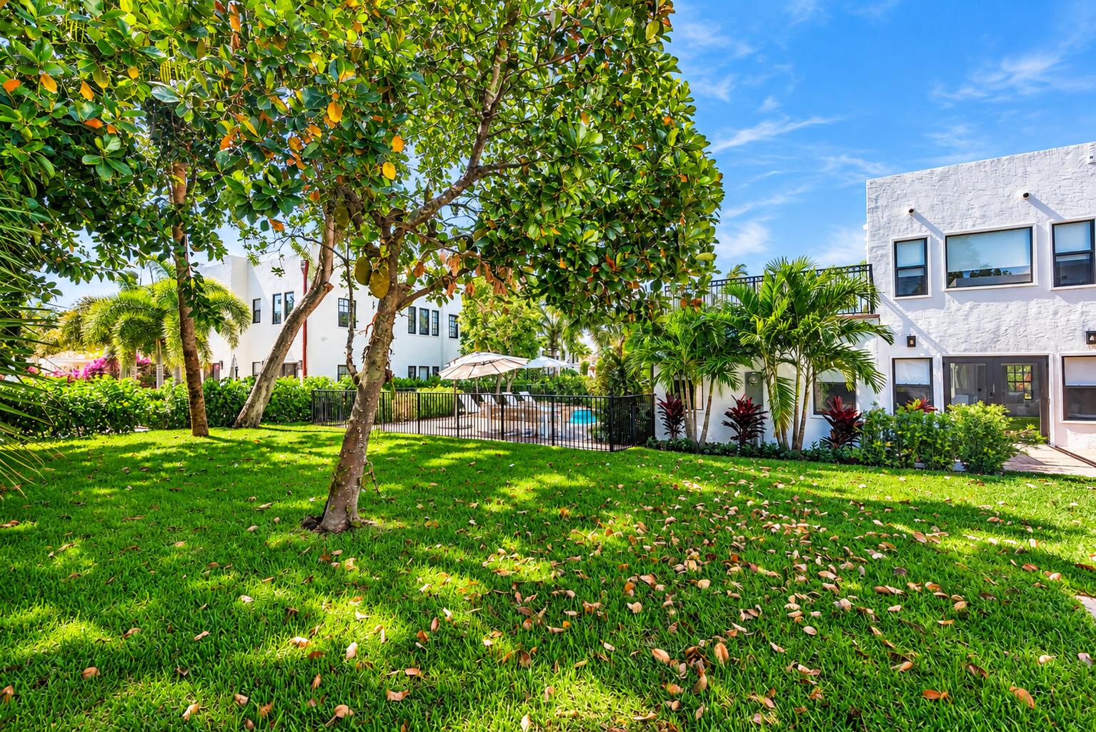237/225 Monroe Dr West Palm Beach, FL 33405