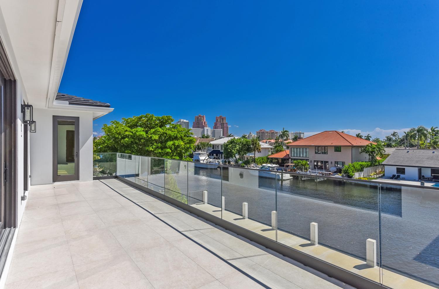 2856 NE 26th St Fort Lauderdale, FL 33305