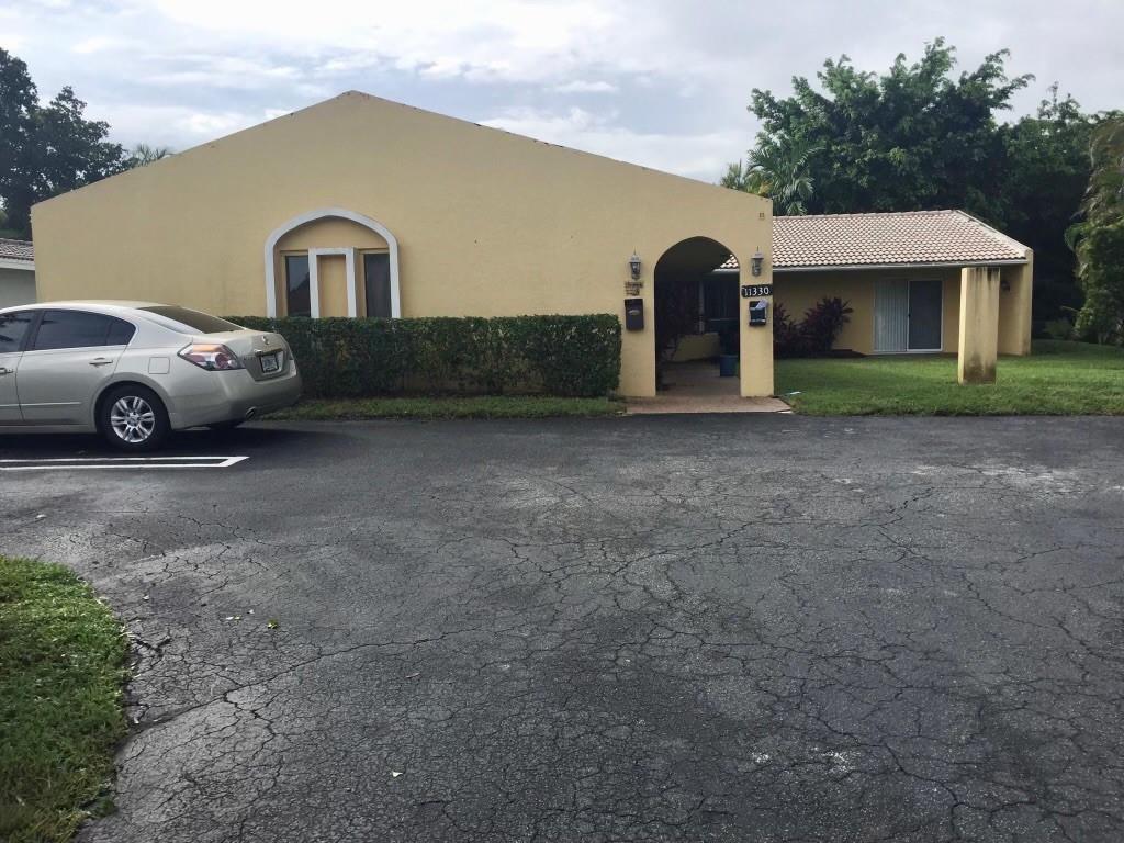 11330 NW 39th St