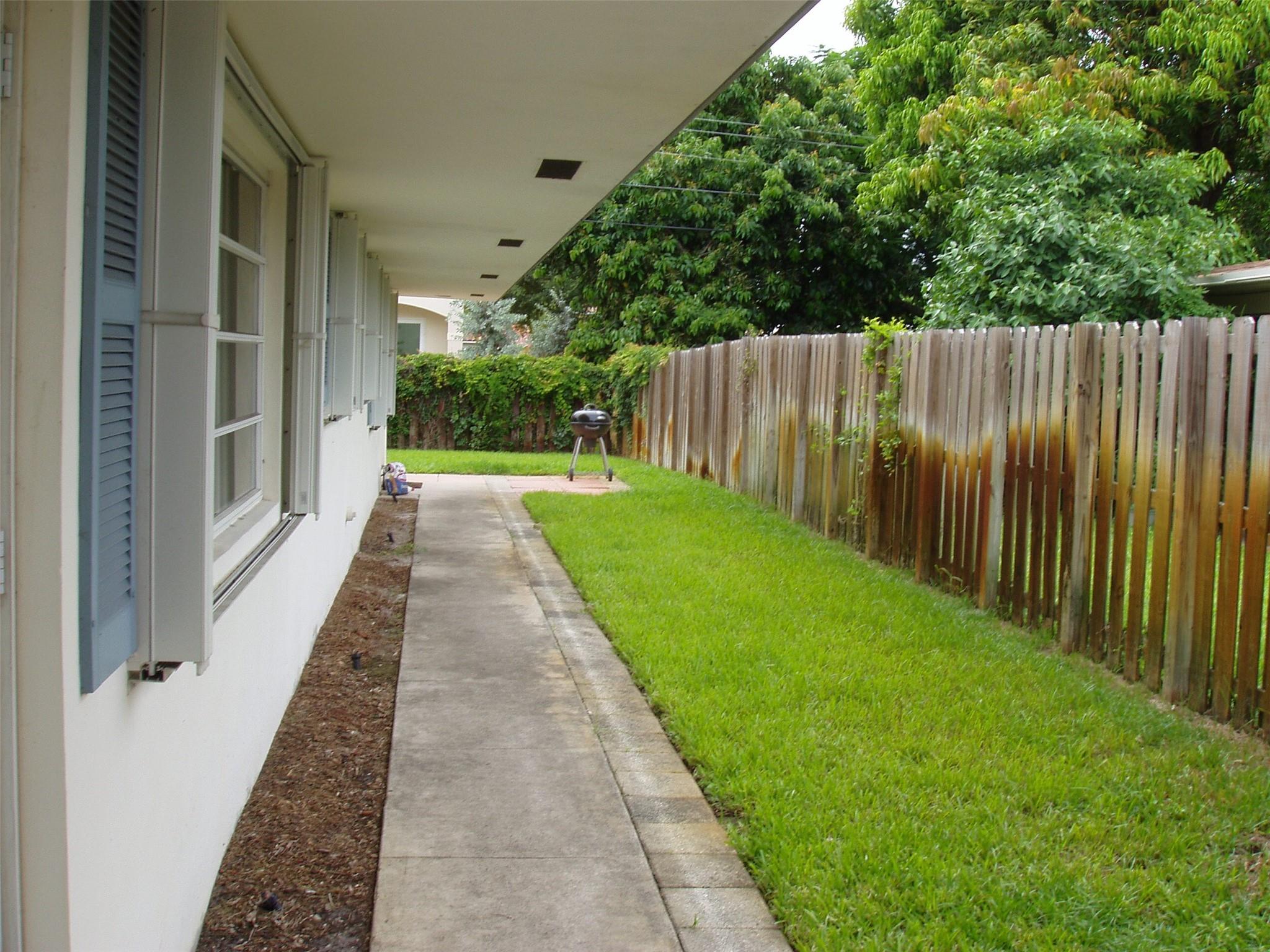 1215 NE 18th Ave Fort Lauderdale, FL 33304