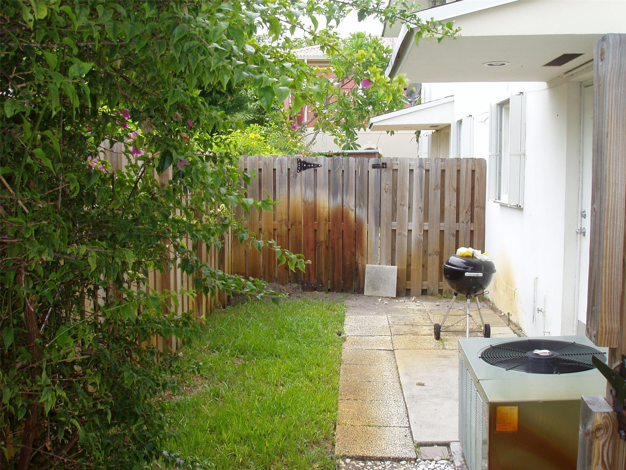 1215 NE 18th Ave Fort Lauderdale, FL 33304