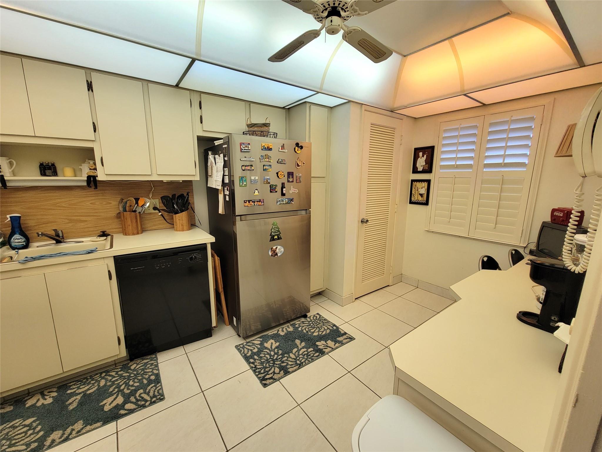3510 Oaks Way #405
