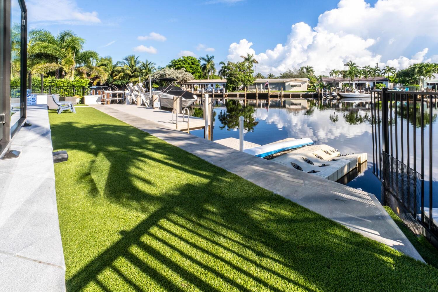 2581 NE 50th St Lighthouse Point, FL 33064