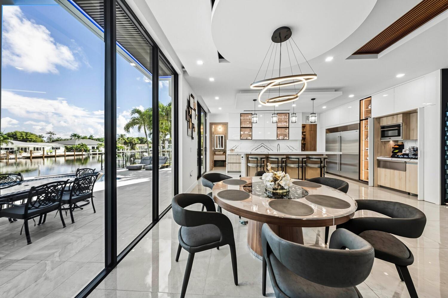 2581 NE 50th St Lighthouse Point, FL 33064