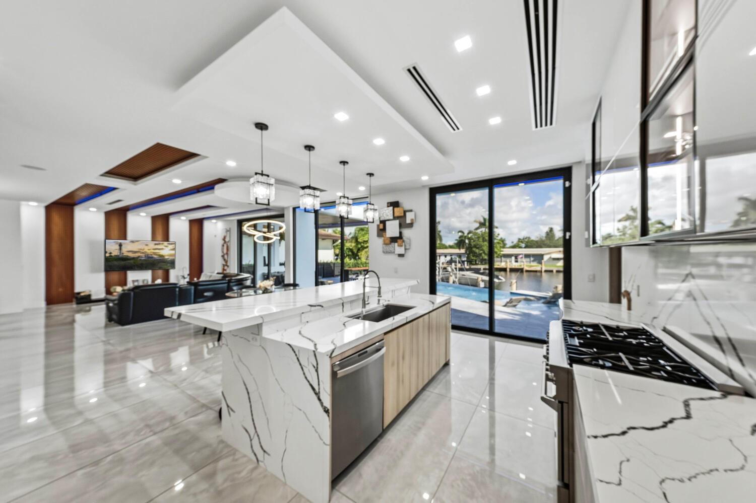 2581 NE 50th St Lighthouse Point, FL 33064