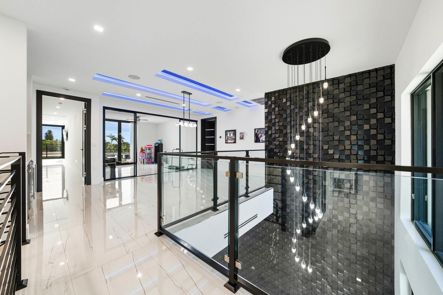 2581 NE 50th St Lighthouse Point, FL 33064