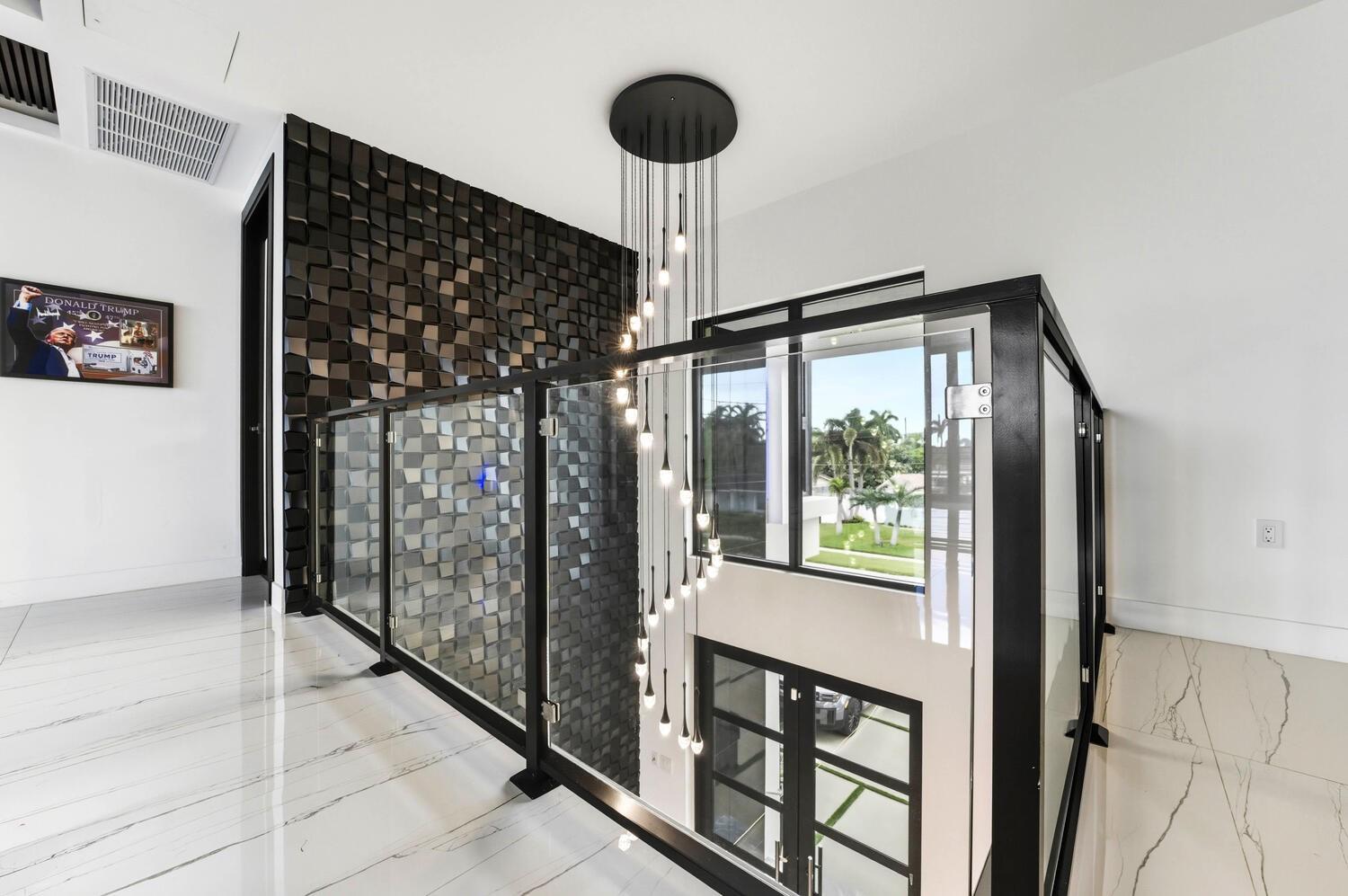 2581 NE 50th St Lighthouse Point, FL 33064