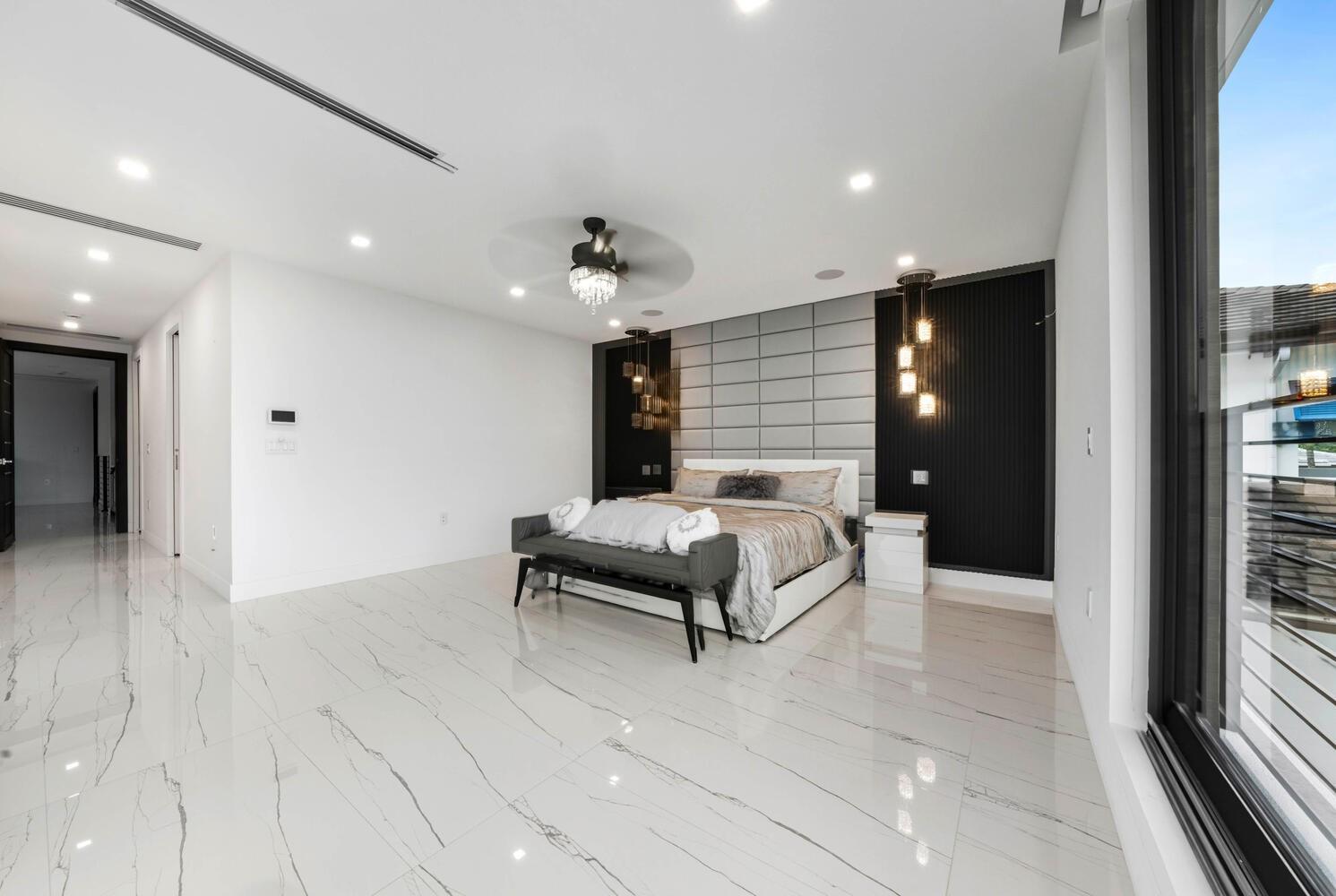 2581 NE 50th St Lighthouse Point, FL 33064