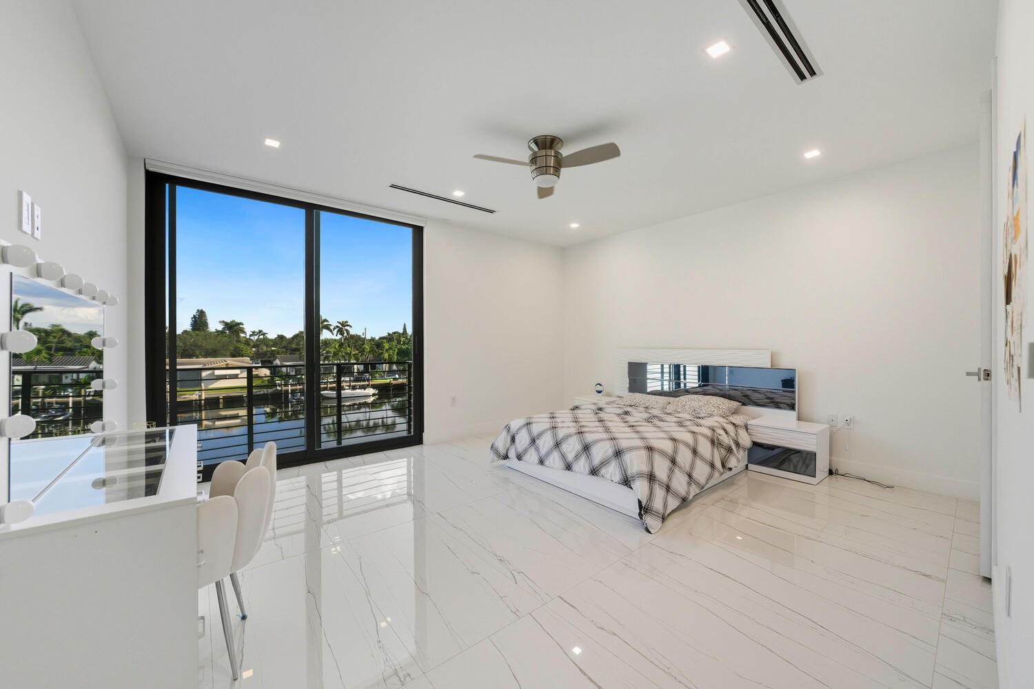 2581 NE 50th St Lighthouse Point, FL 33064