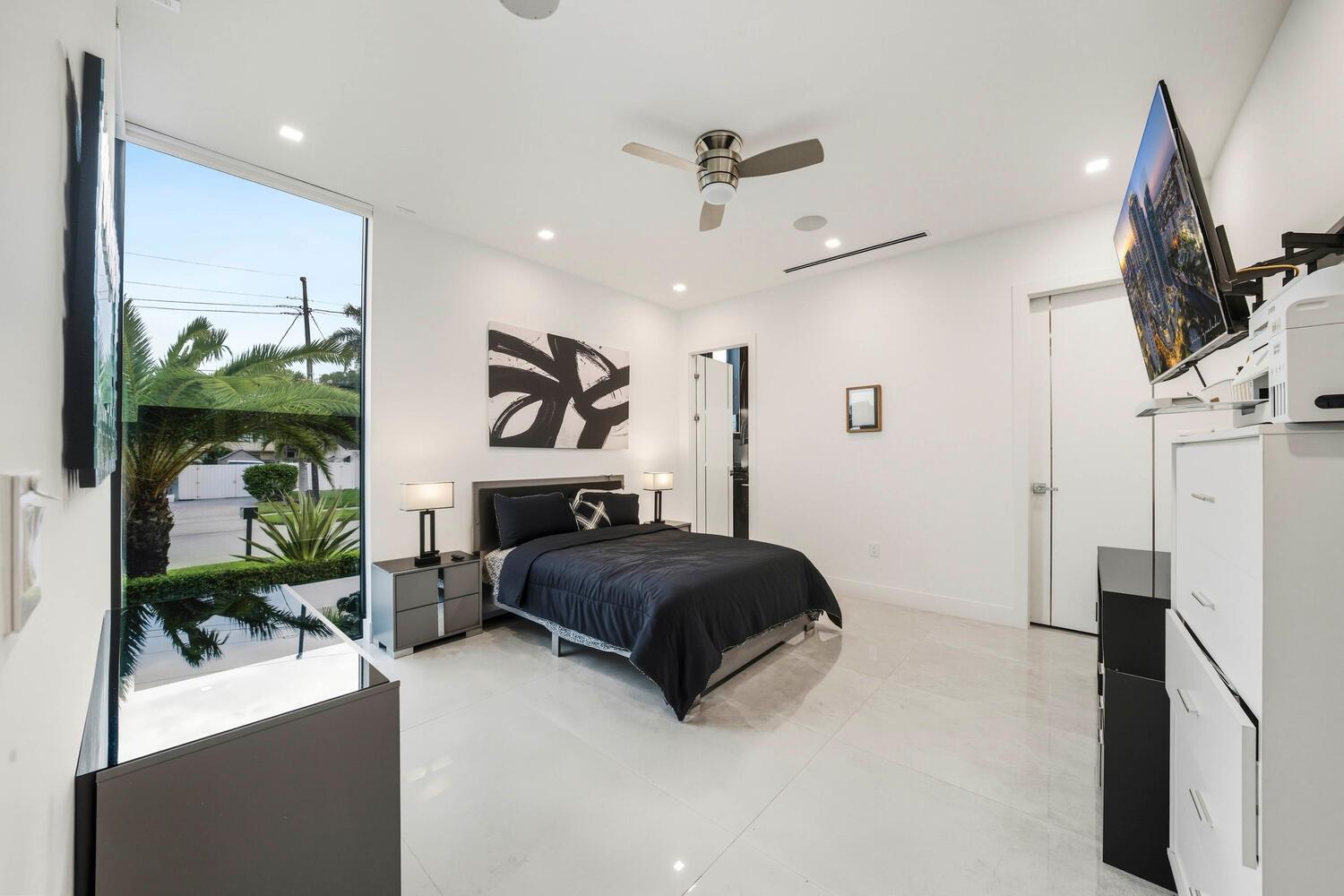 2581 NE 50th St Lighthouse Point, FL 33064