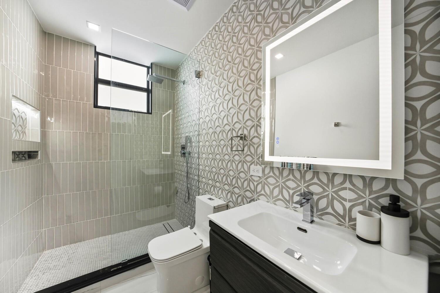 2581 NE 50th St Lighthouse Point, FL 33064