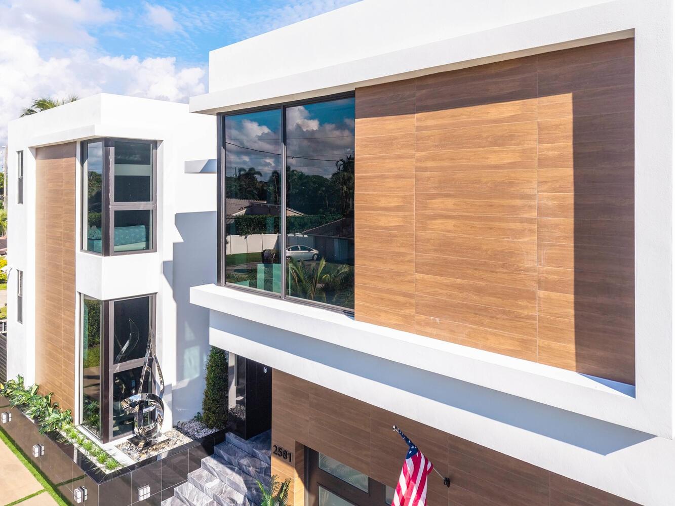 2581 NE 50th St Lighthouse Point, FL 33064