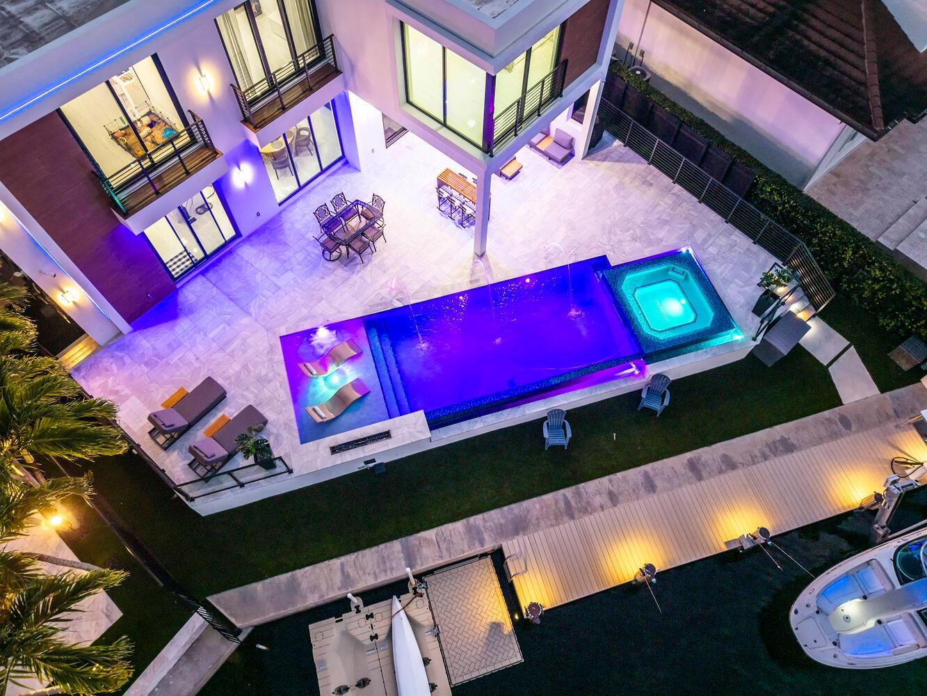 2581 NE 50th St Lighthouse Point, FL 33064