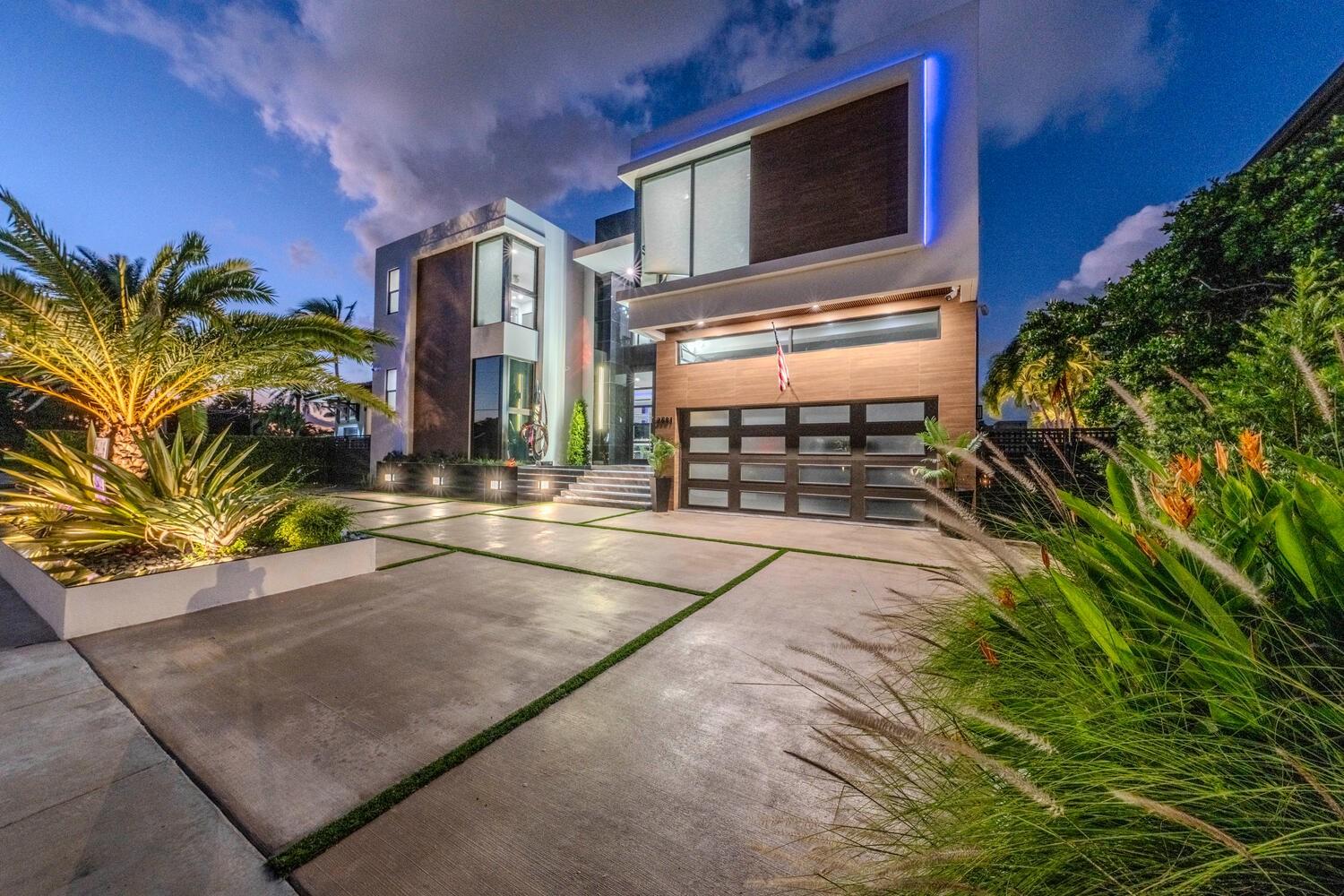 2581 NE 50th St Lighthouse Point, FL 33064