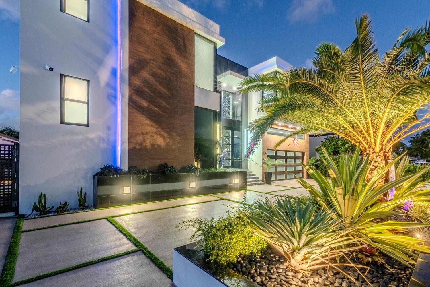 2581 NE 50th St Lighthouse Point, FL 33064