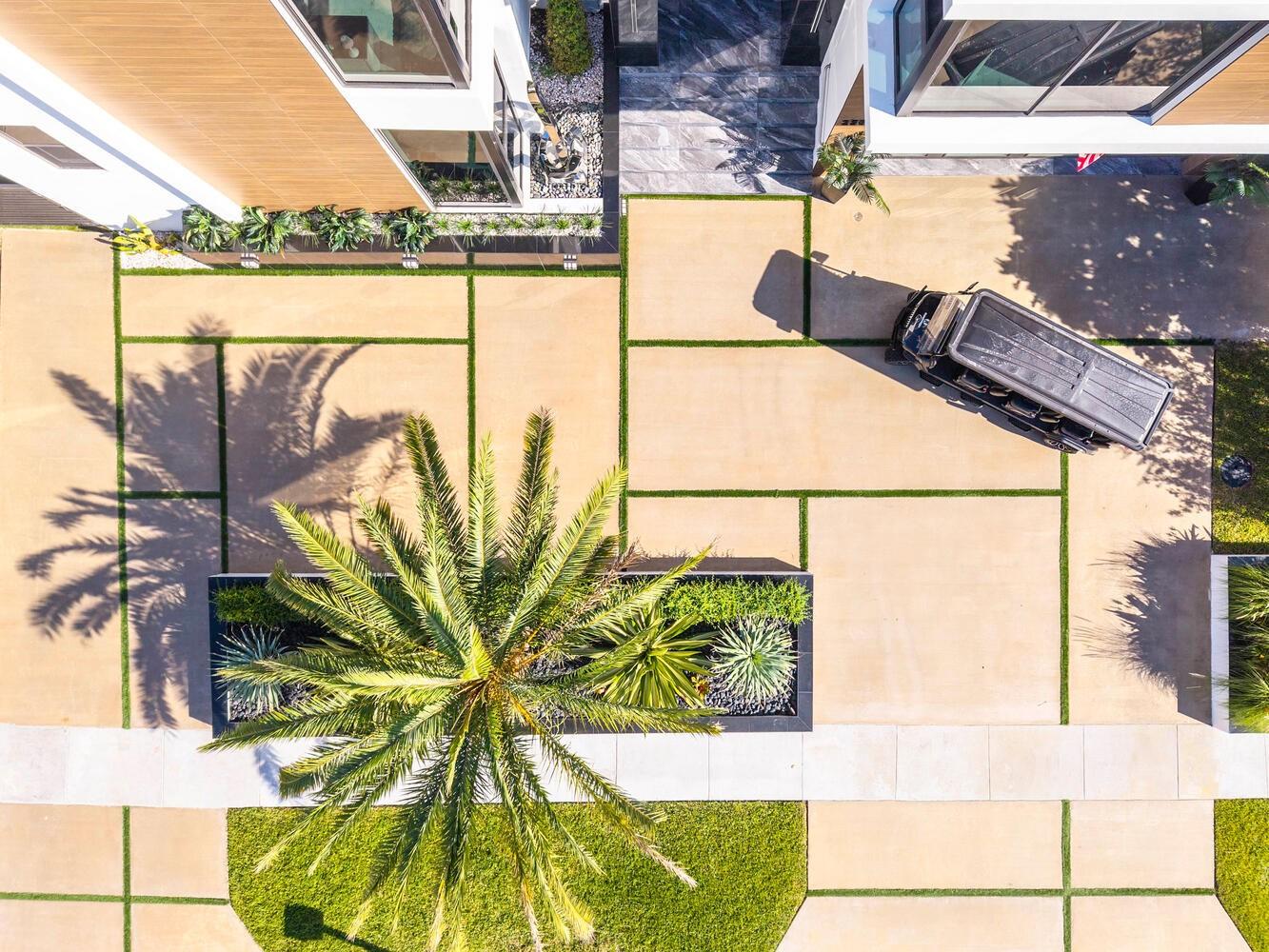 2581 NE 50th St Lighthouse Point, FL 33064