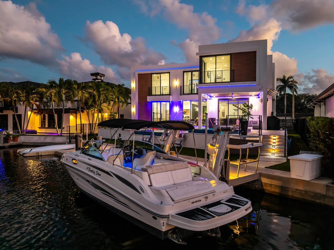 2581 NE 50th St Lighthouse Point, FL 33064