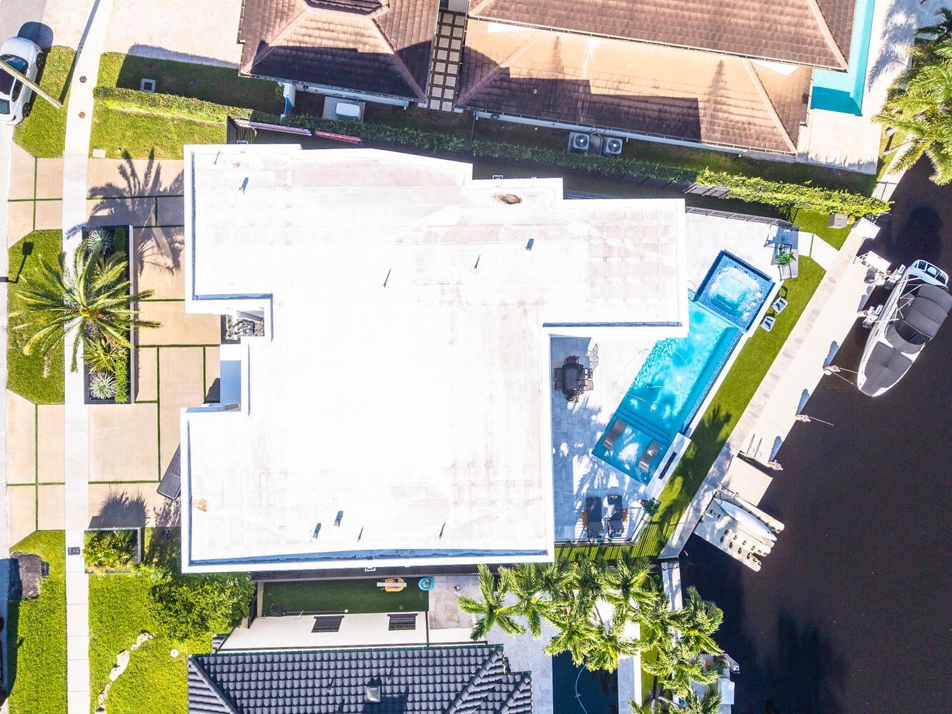 2581 NE 50th St Lighthouse Point, FL 33064