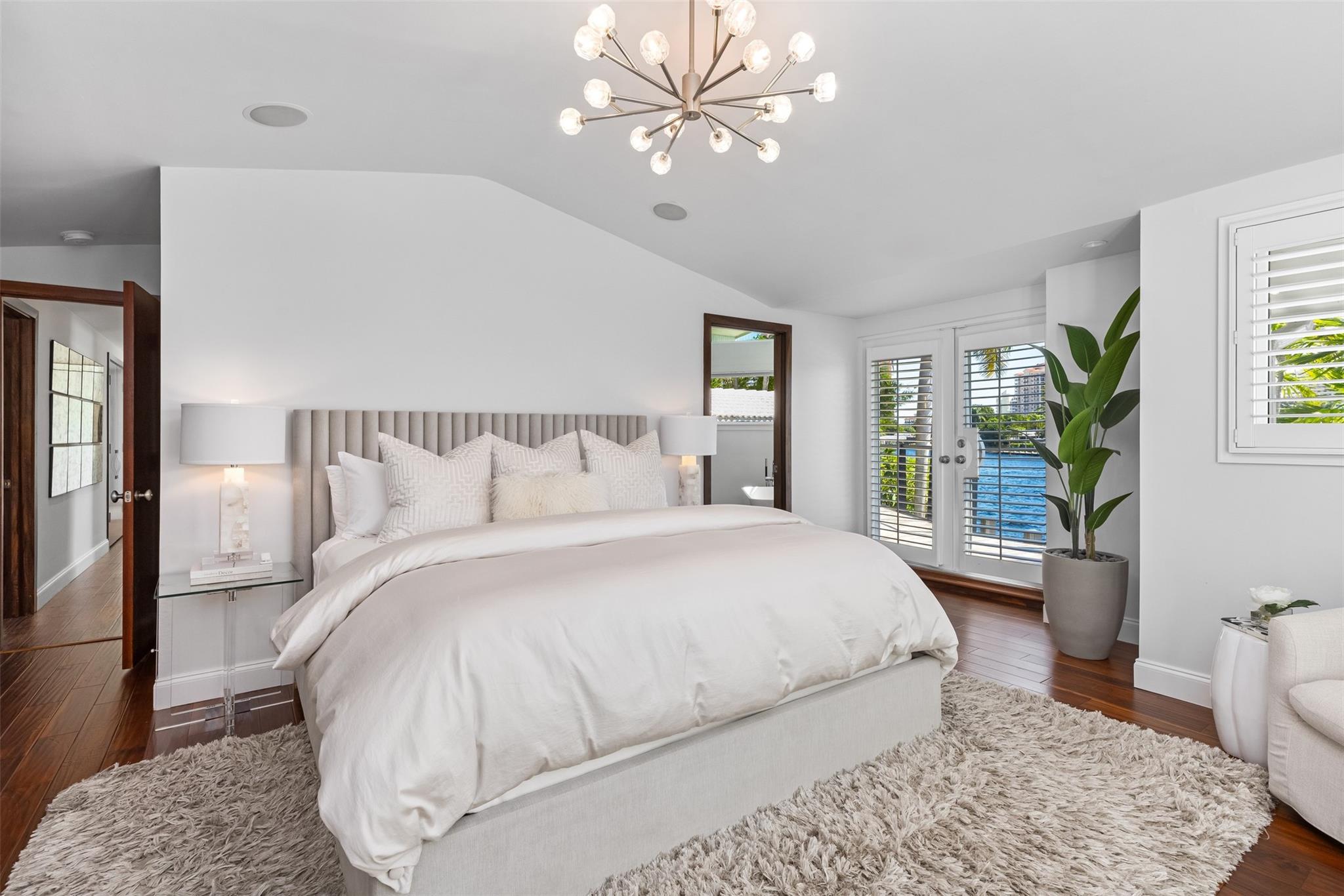 2880 NE 24th Pl Fort Lauderdale, FL 33305