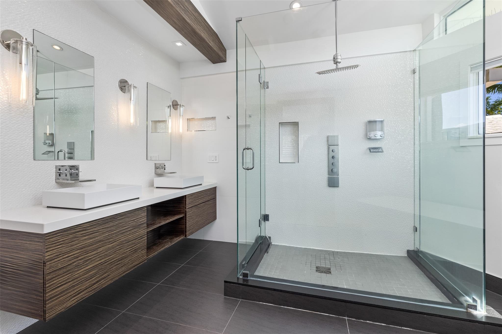 2880 NE 24th Pl Fort Lauderdale, FL 33305