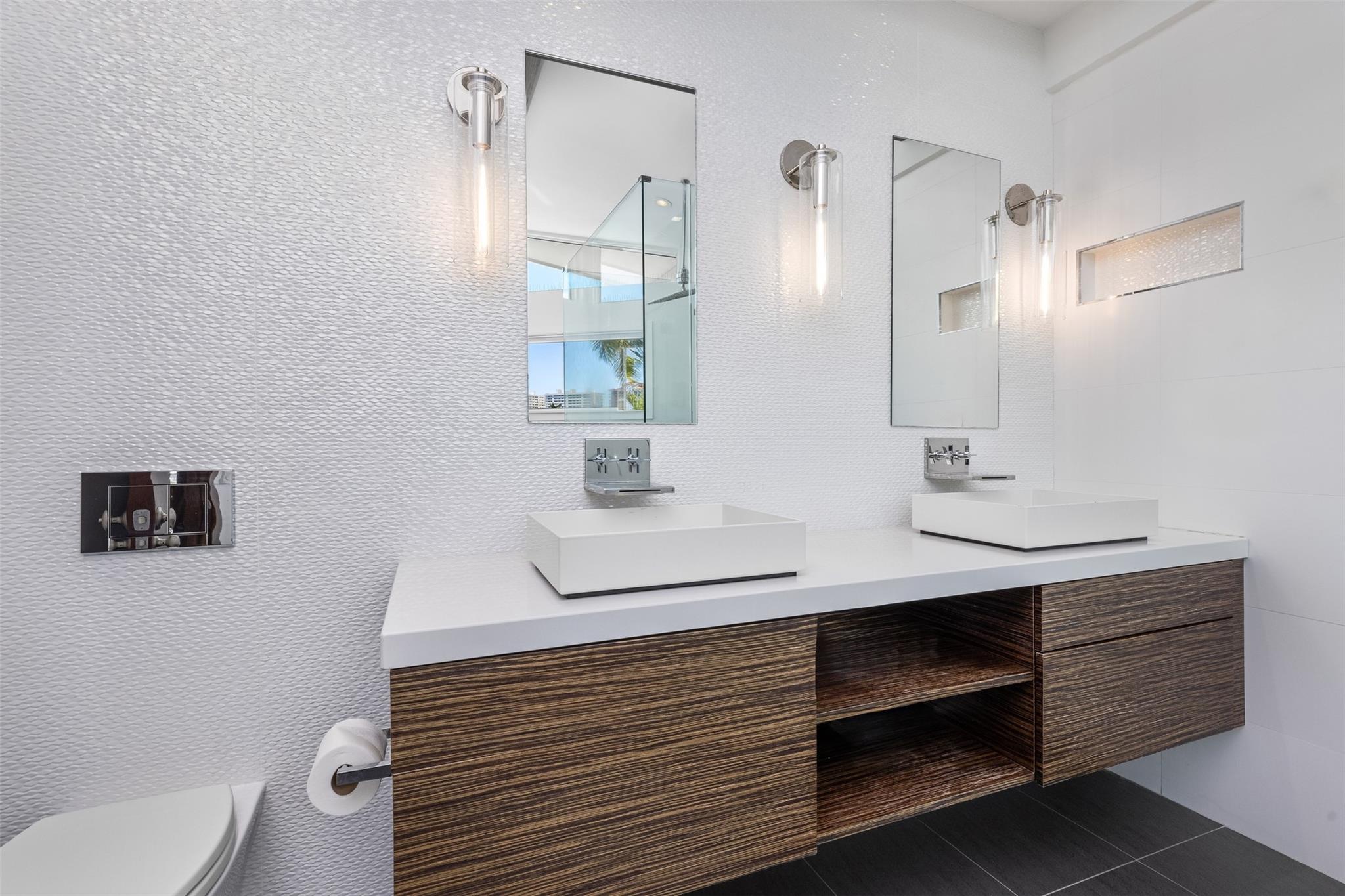 2880 NE 24th Pl Fort Lauderdale, FL 33305