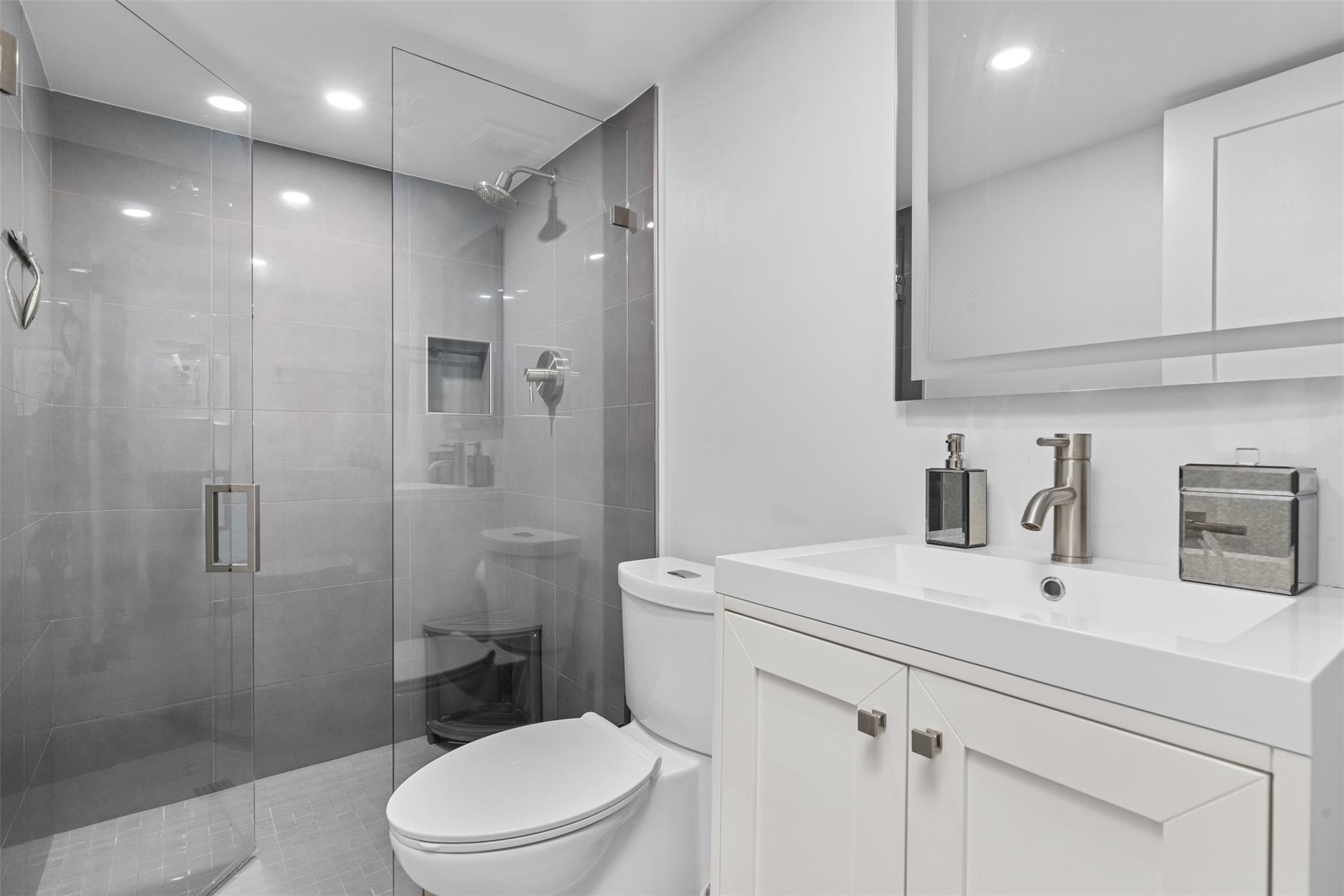 2880 NE 24th Pl Fort Lauderdale, FL 33305