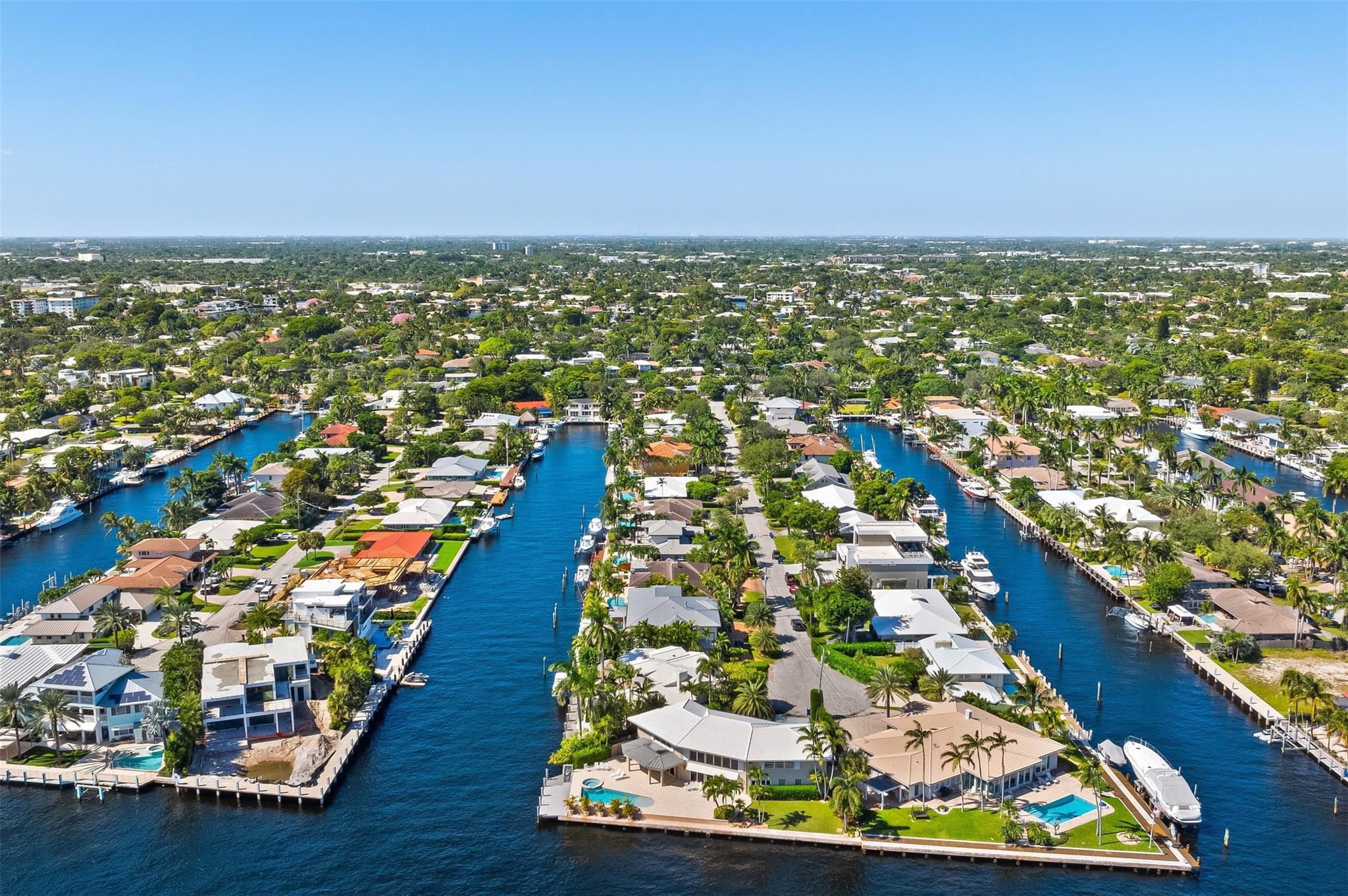 2880 NE 24th Pl Fort Lauderdale, FL 33305