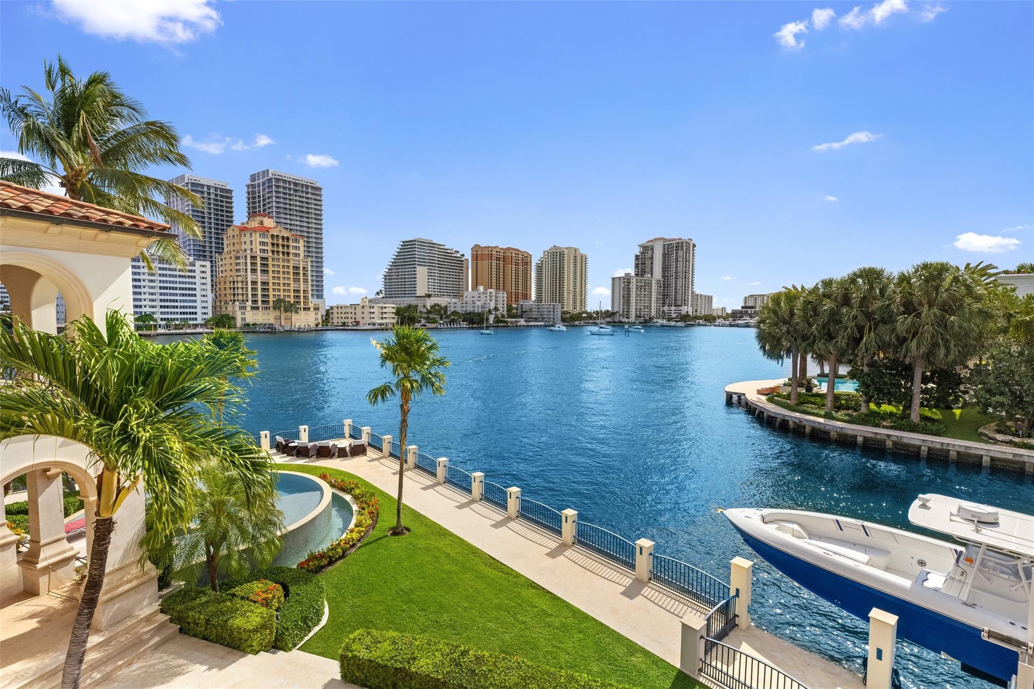 2716 Aqua Vis Blvd Fort Lauderdale, FL 33301