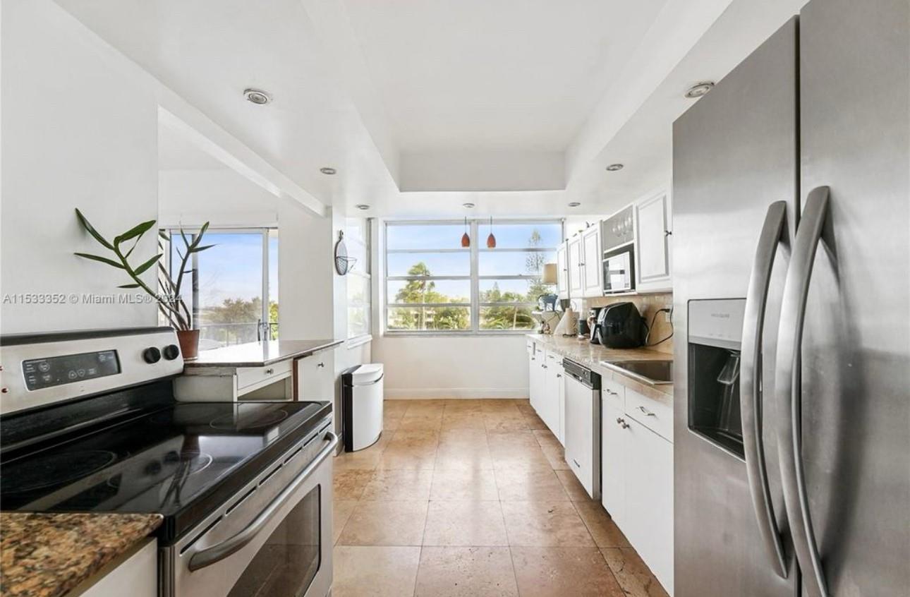 11930 N Bayshore Dr #302