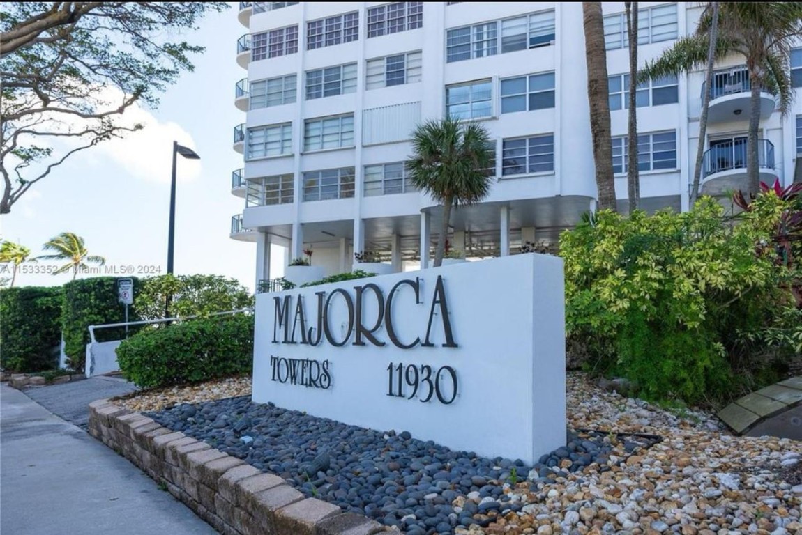 11930 N Bayshore Dr #302 North Miami, FL 33181
