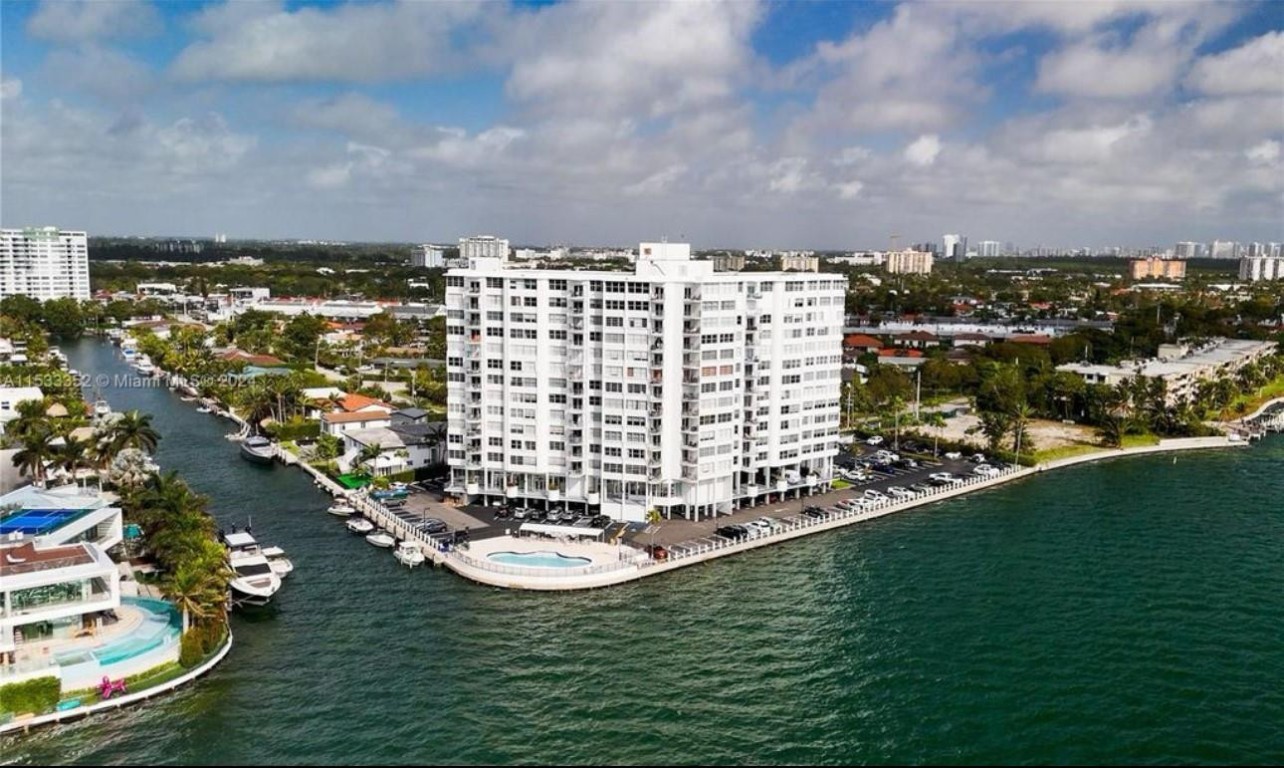 11930 N Bayshore Dr #302 North Miami, FL 33181