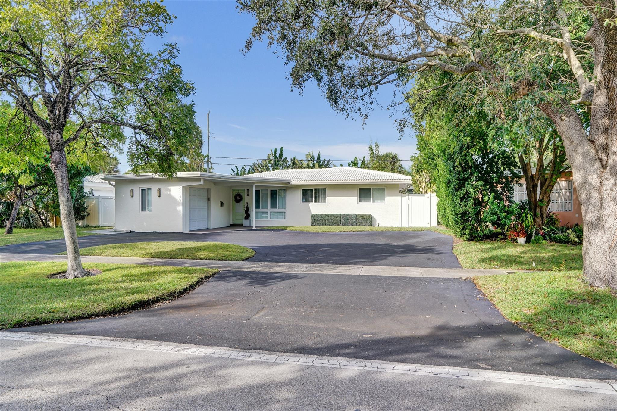 2129 NE 62nd Fort Lauderdale, FL 33308