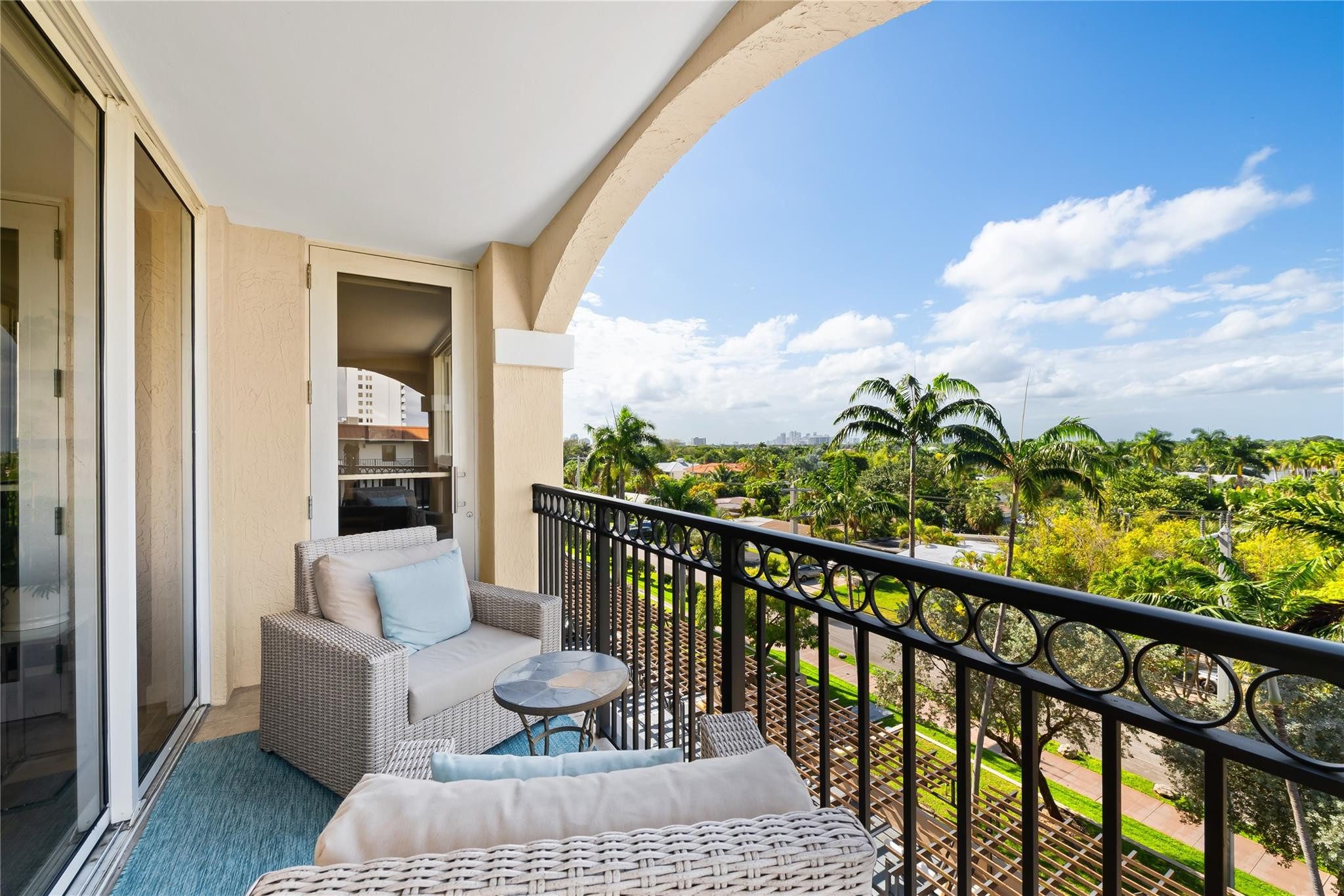 2011 N Ocean #504 Fort Lauderdale, FL 33305