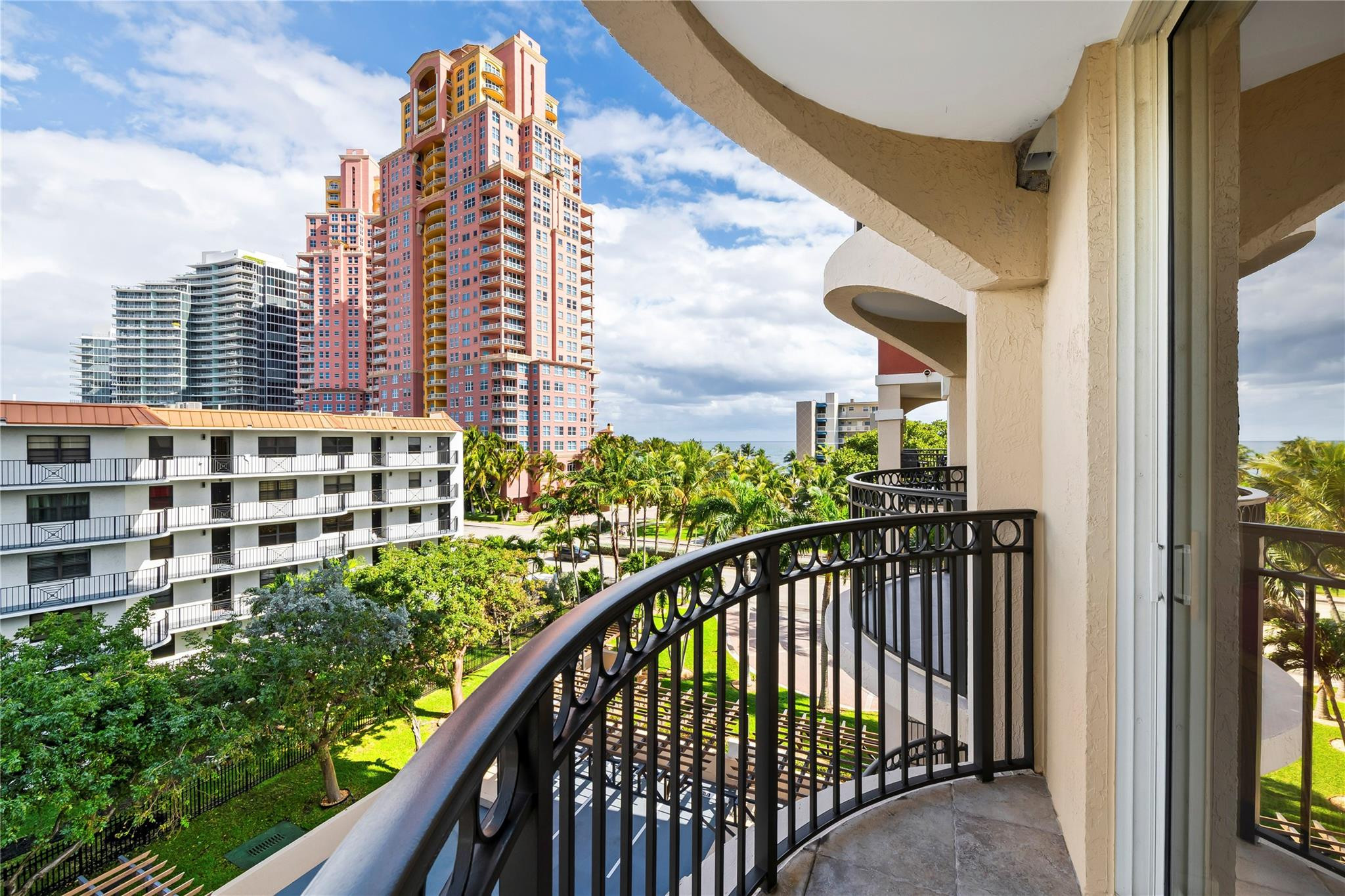 2011 N Ocean #504 Fort Lauderdale, FL 33305