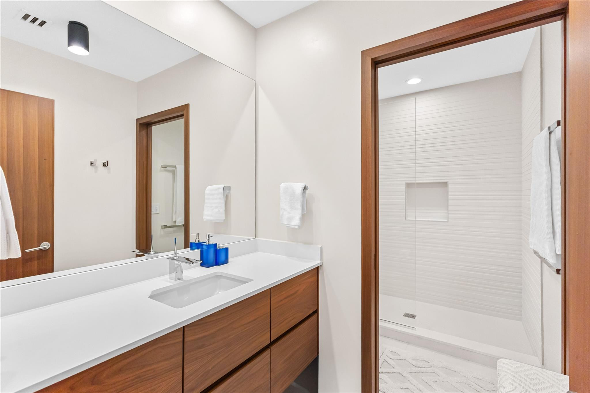 1180 N Federal #PH-1606 Fort Lauderdale, FL 33304