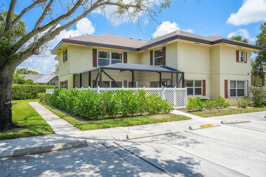 10 Amherst Court #D