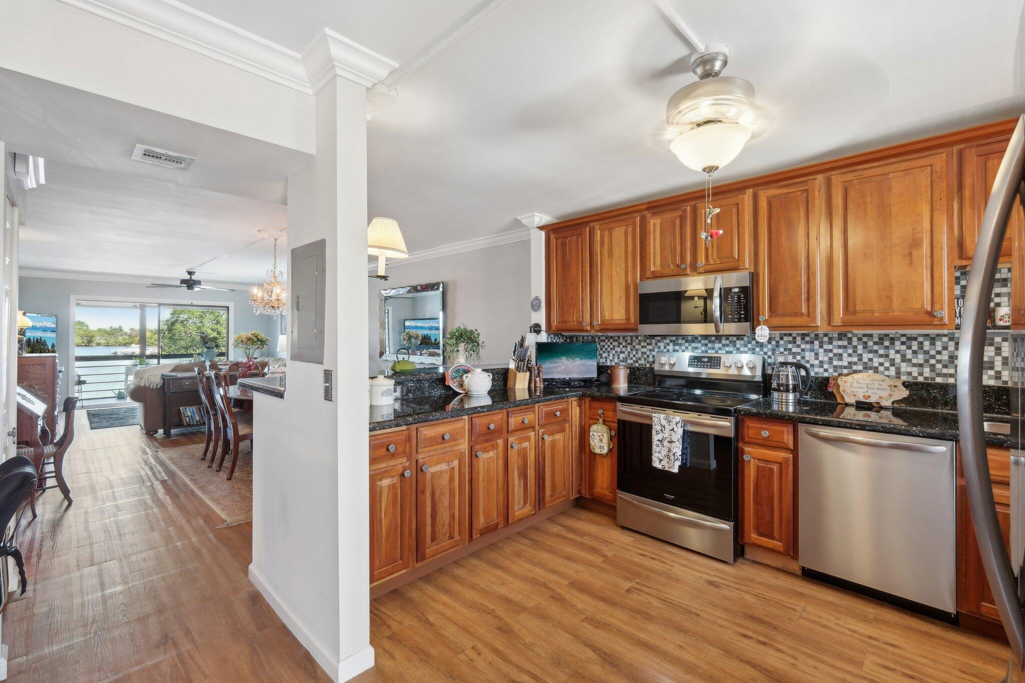 313 Lake Cir #212,North Palm Beach, FL 33408