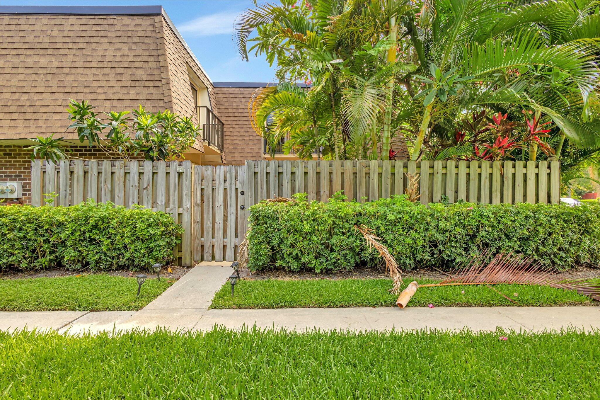 2950 SW 22nd Cir #4c