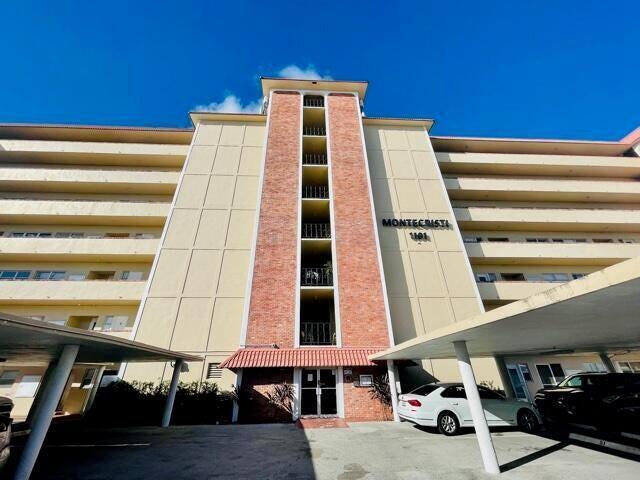 1101 Crystal Lk Dr #205