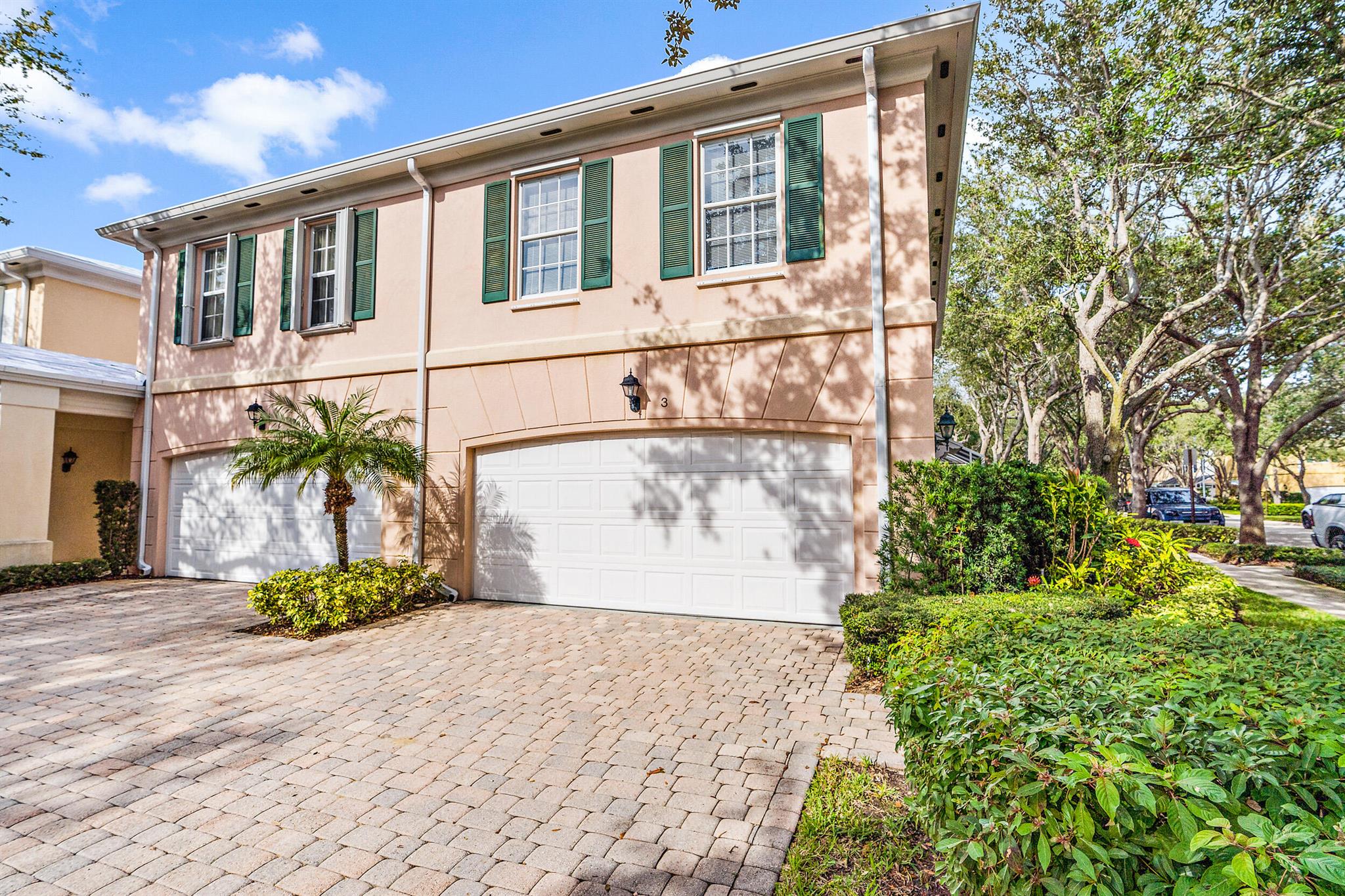 3 Oakland Ct