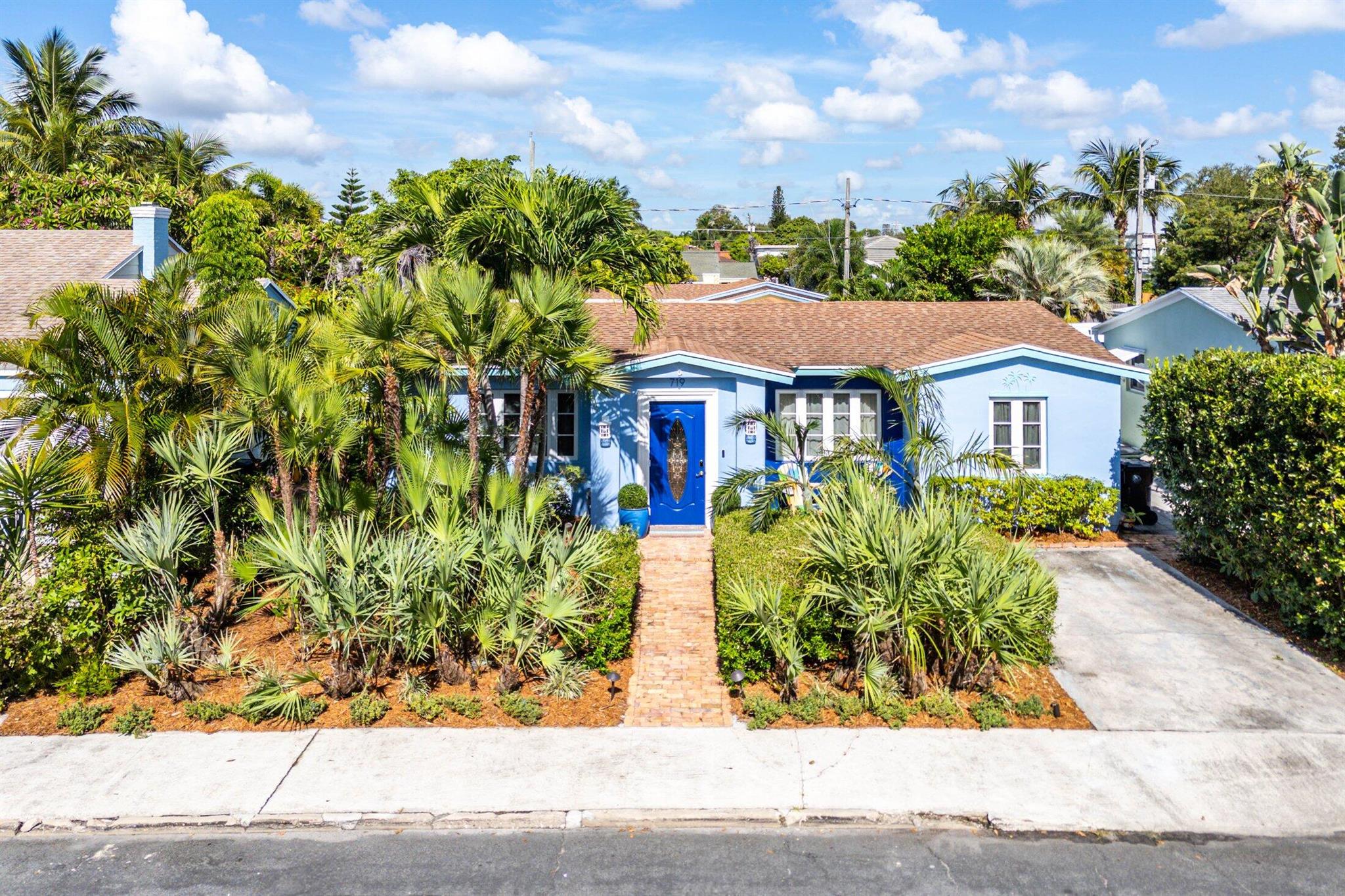719 N Palmway