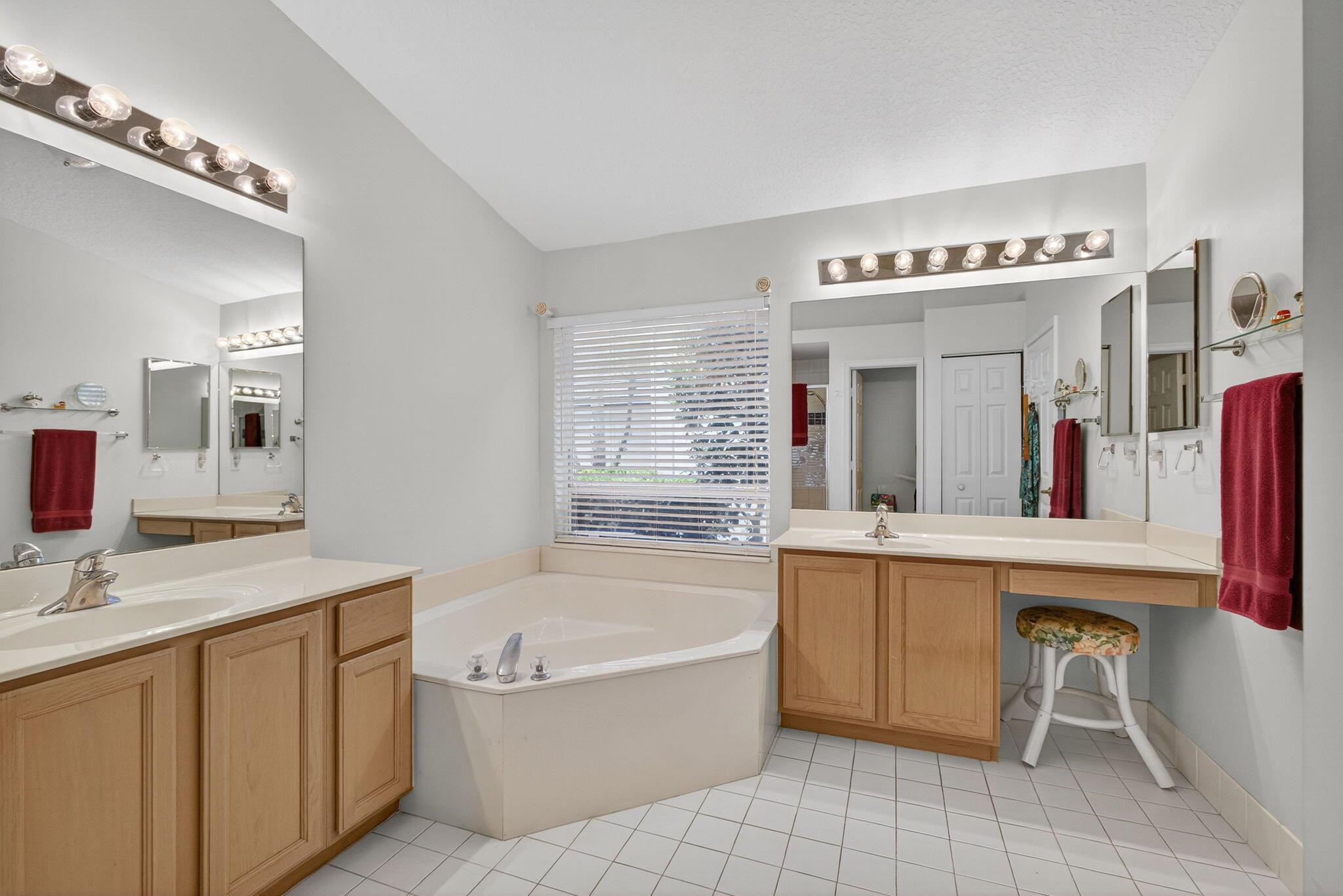 208 Jones Crk Dr Jupiter, FL 33458