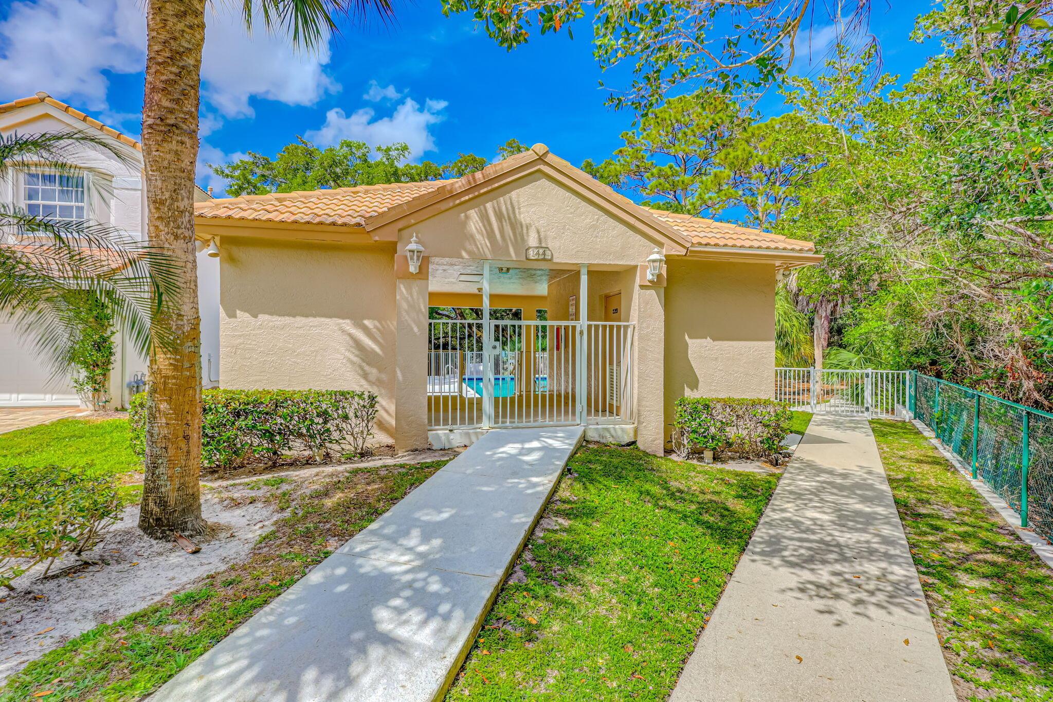 208 Jones Crk Dr Jupiter, FL 33458